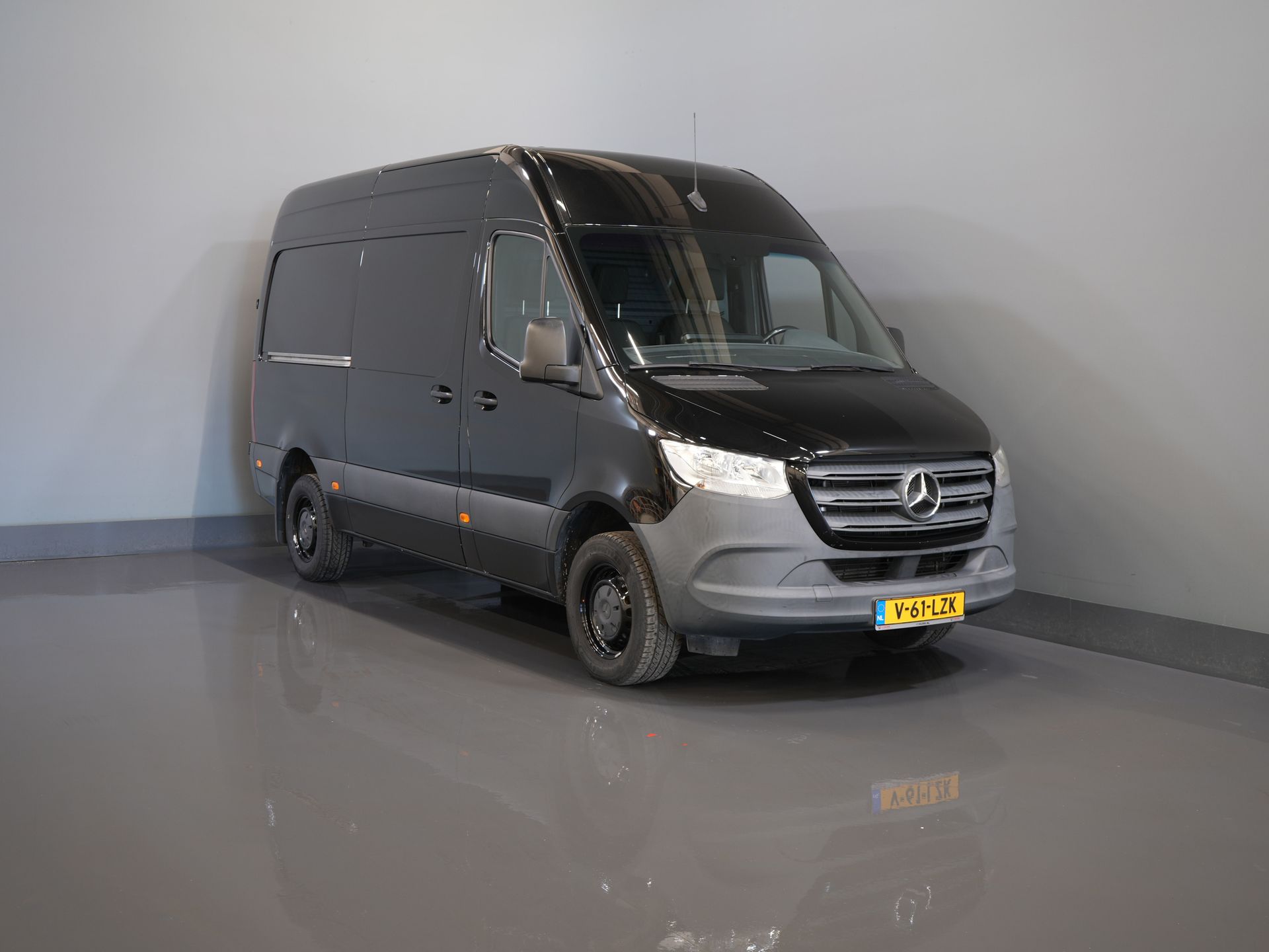Mercedes-Benz Sprinter Bestelbus 319 3.0 CDI V6 Aut. L2H2 BPM VRIJ! 3.5t Trekverm./ Carplay/ Camera/ Trekhaak/ Airco