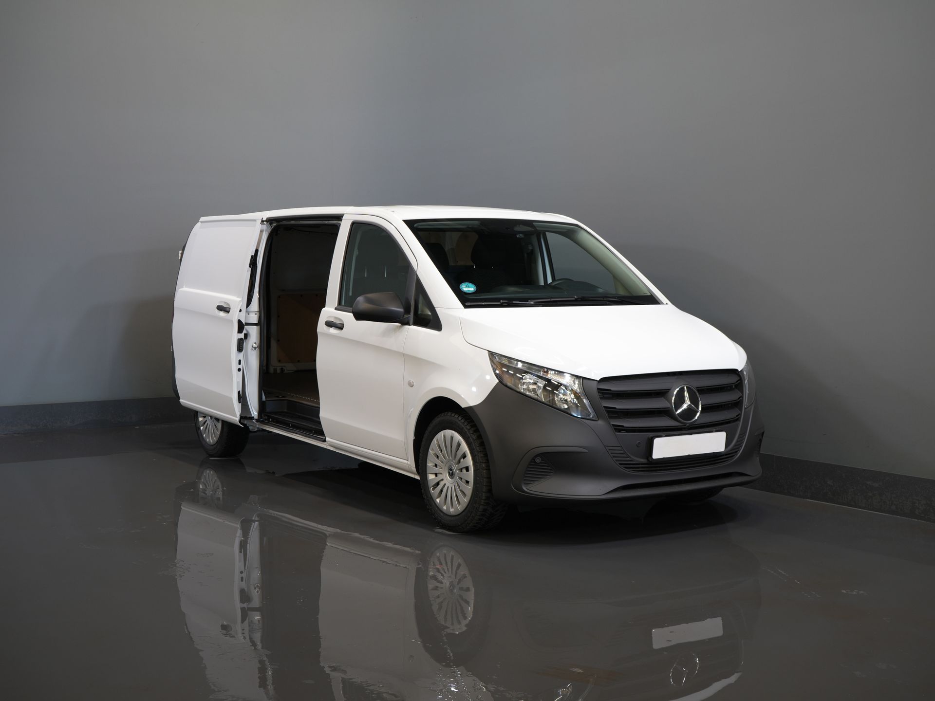 Mercedes-Benz Vito Van 116 CDI Aut. L3 2.5t Trekverm./Stoelverw./ 270Gr.Doors/ Camera/ Navi/ Cruise/ PDC/ Towbar