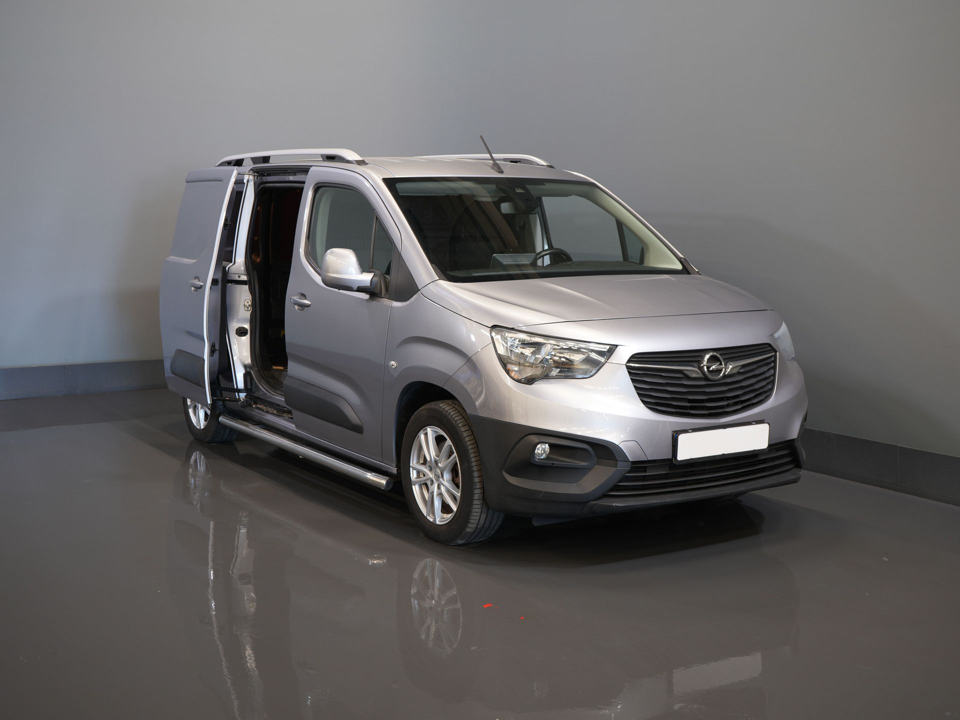 Opel Combo Van 1.5D 130 cv Aut. L2 BPM GRATIS! Carplay/ Barre laterali/ Barre sul tetto/ LMV/ Cruise/ PDC/ Gancio di traino
