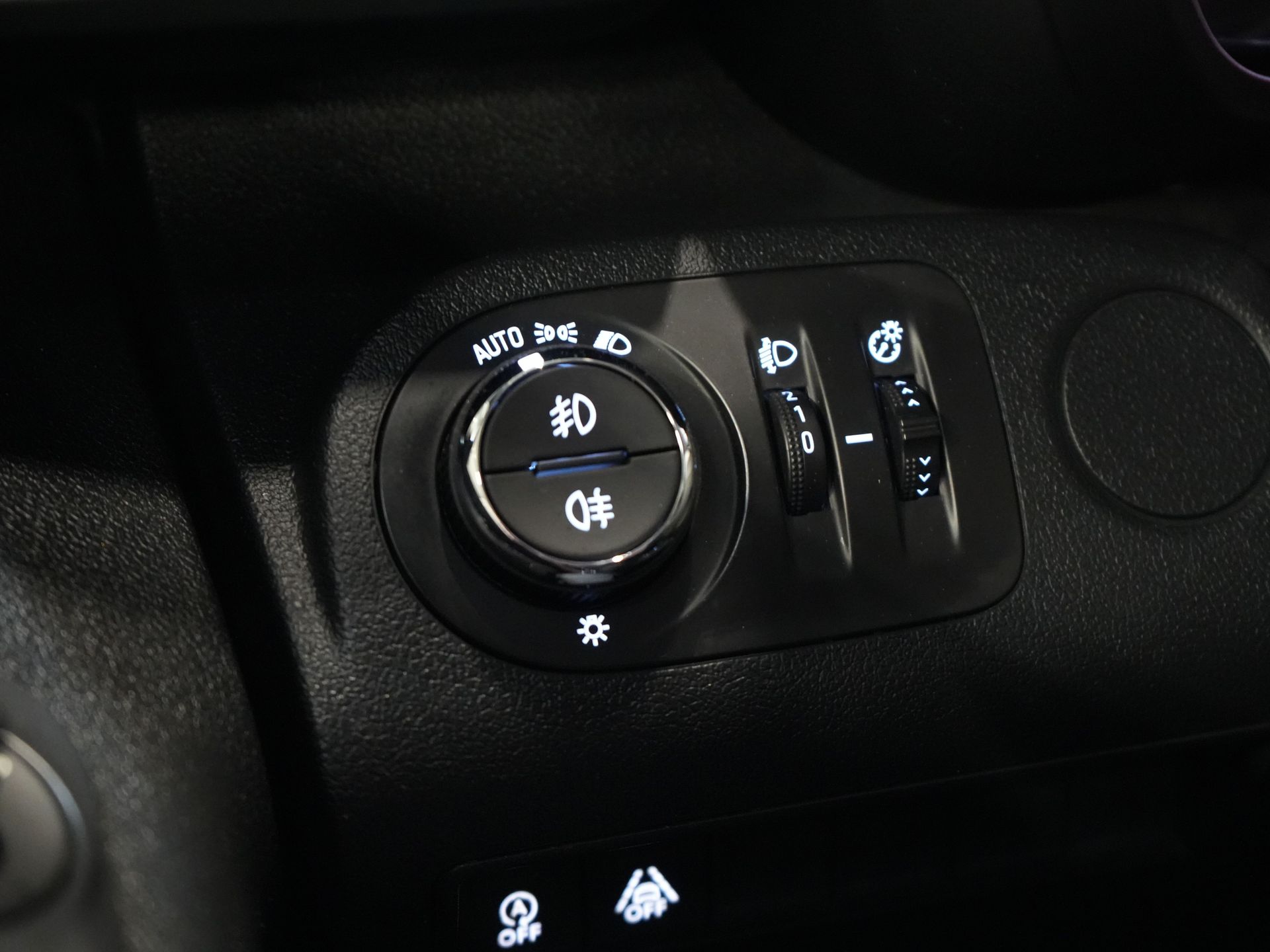 Opel Combo Van 1.5D 130 cv Aut. L2 BPM GRATIS! Carplay/ Barre laterali/ Barre sul tetto/ LMV/ Cruise/ PDC/ Gancio di traino