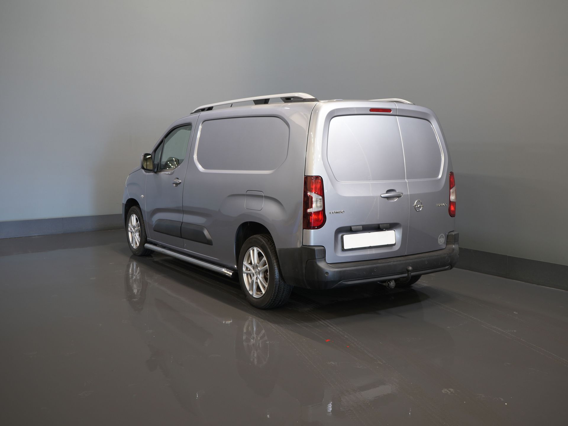 Opel Combo Van 1.5D 130 cv Aut. L2 BPM GRATIS! Carplay/ Barre laterali/ Barre sul tetto/ LMV/ Cruise/ PDC/ Gancio di traino