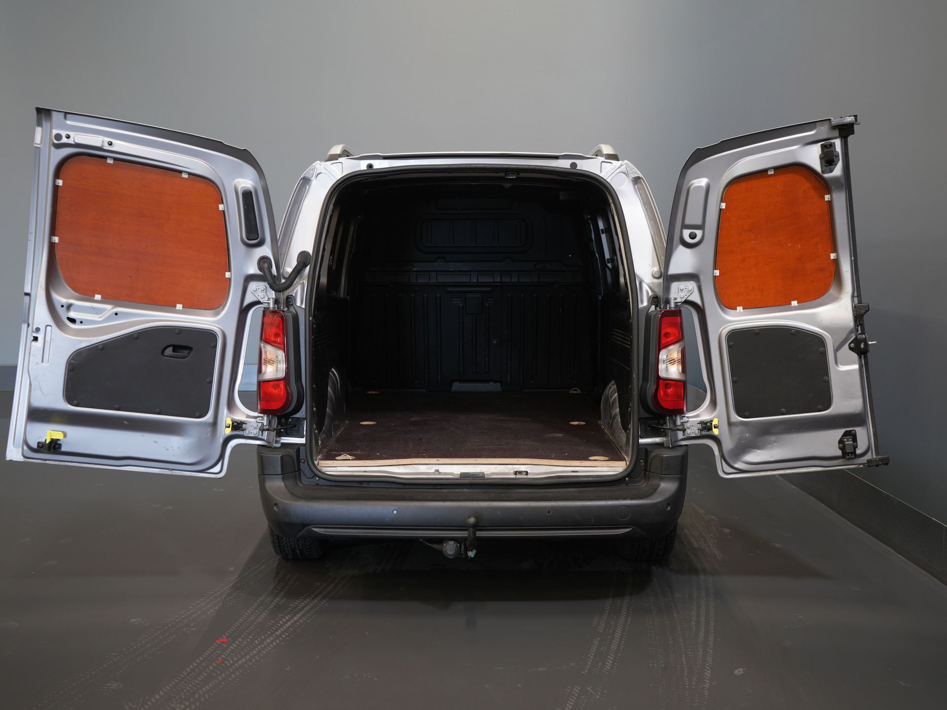 Opel Combo Van 1.5D 130 cv Aut. L2 BPM GRATIS! Carplay/ Barre laterali/ Barre sul tetto/ LMV/ Cruise/ PDC/ Gancio di traino