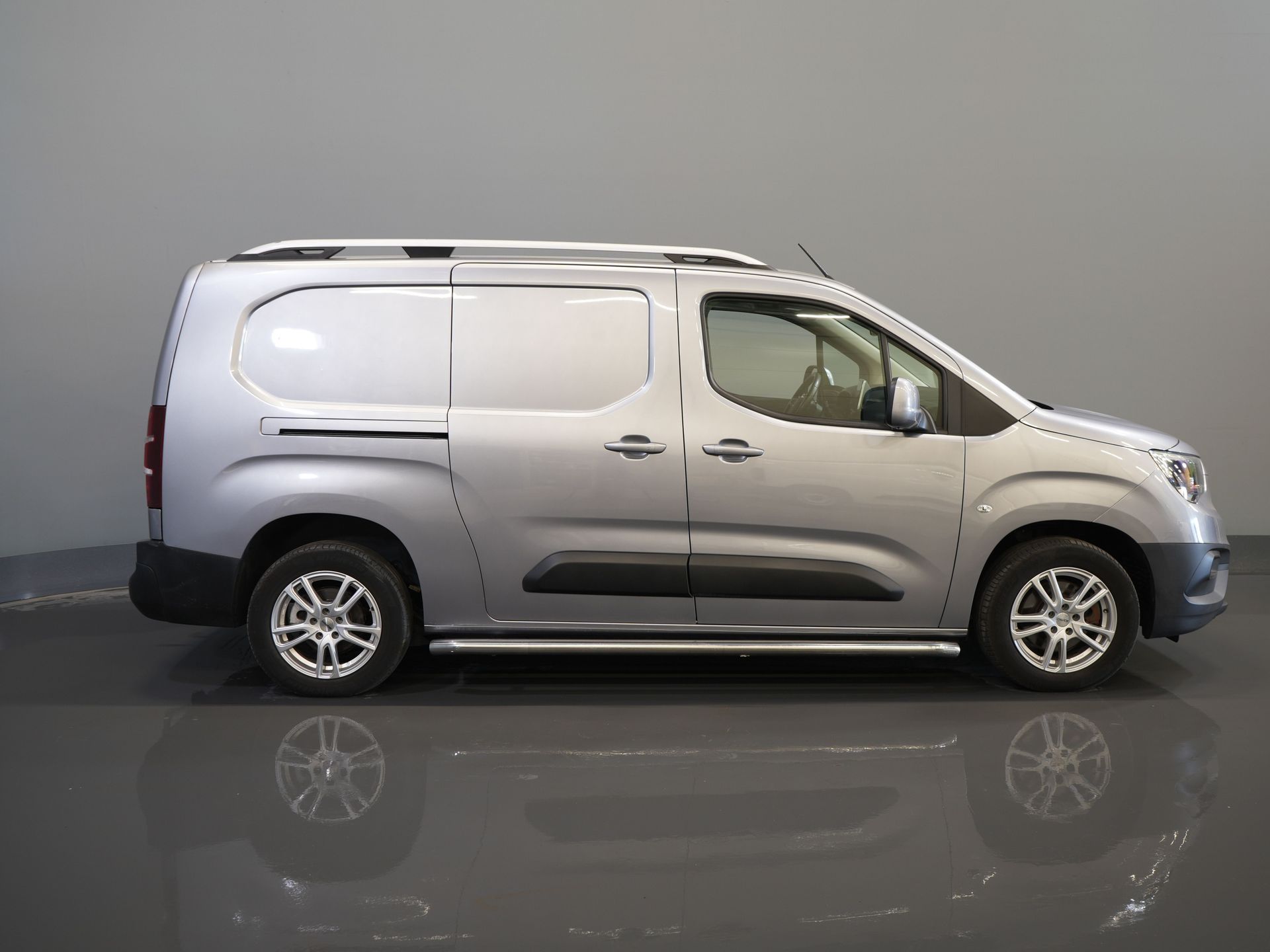 Opel Combo Van 1.5D 130 cv Aut. L2 BPM GRATIS! Carplay/ Barre laterali/ Barre sul tetto/ LMV/ Cruise/ PDC/ Gancio di traino