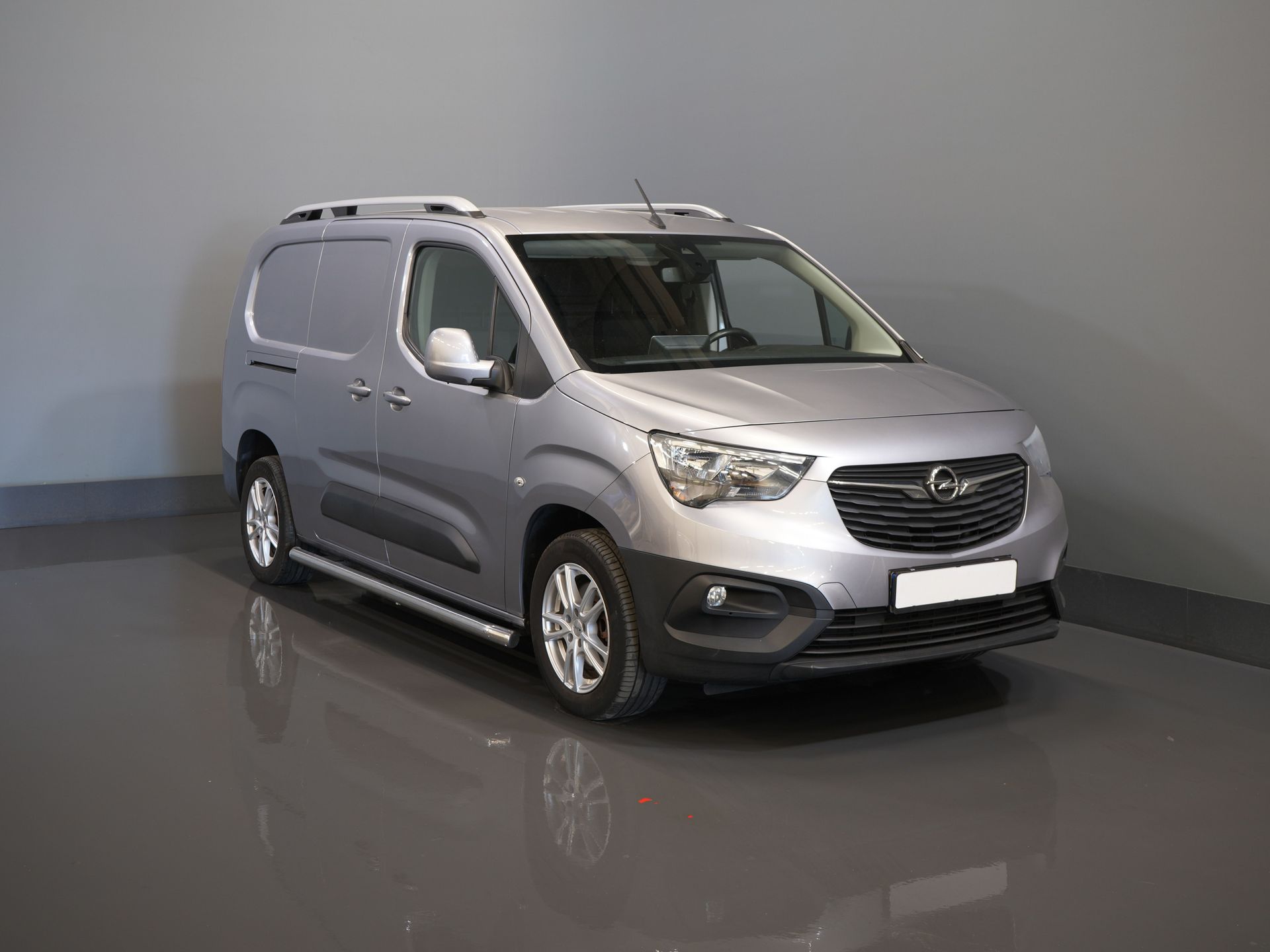 Opel Combo Van 1.5D 130 cv Aut. L2 BPM GRATIS! Carplay/ Barre laterali/ Barre sul tetto/ LMV/ Cruise/ PDC/ Gancio di traino