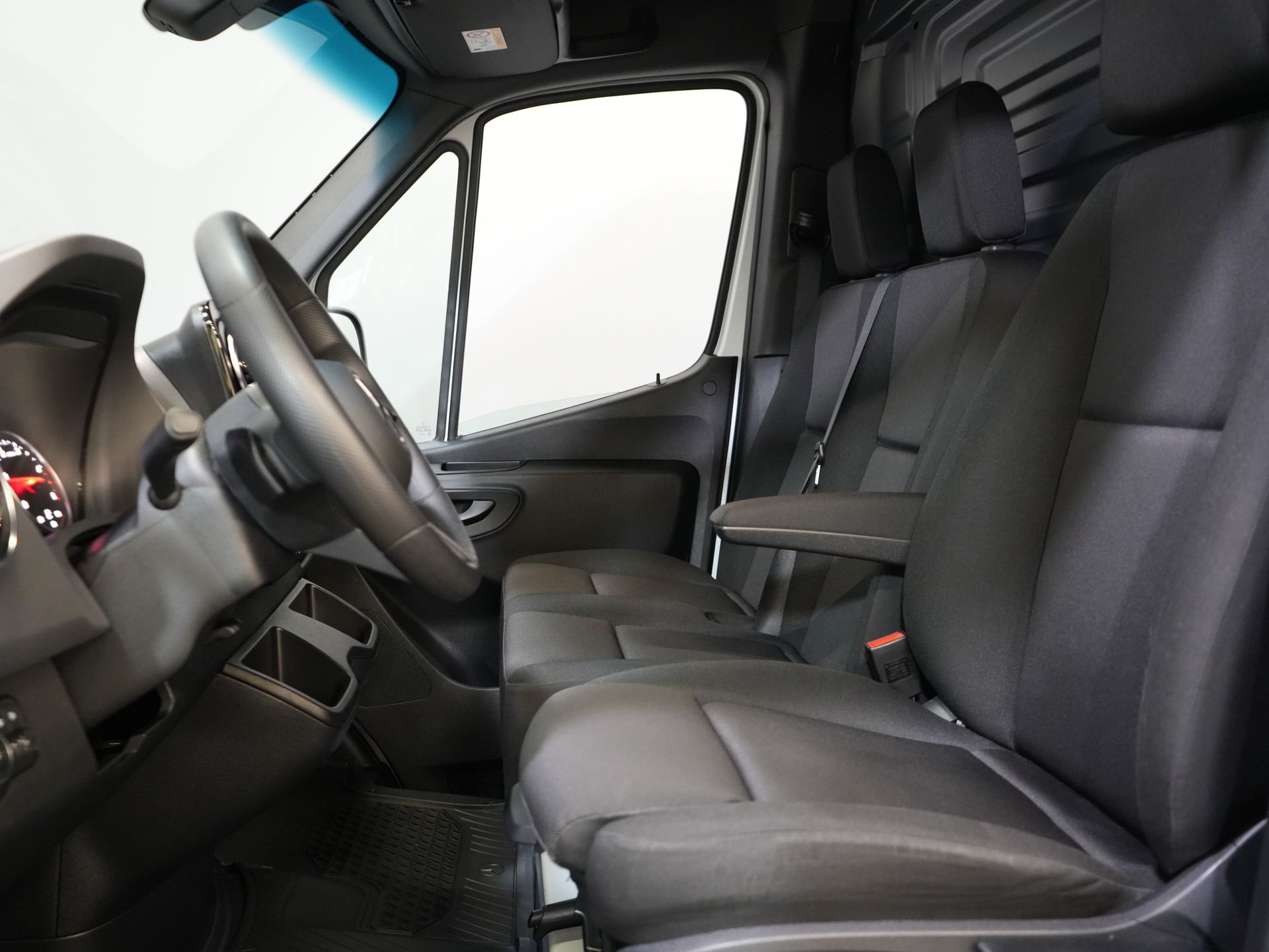 Mercedes-Benz Sprinter Van 317 CDI Aut. L2H2 BPM FREE! Scaun electric/ 270 Gr. uși/ Încălzire scaune/ Navi/ Cameră/ Cruise/ Airco/ DAB