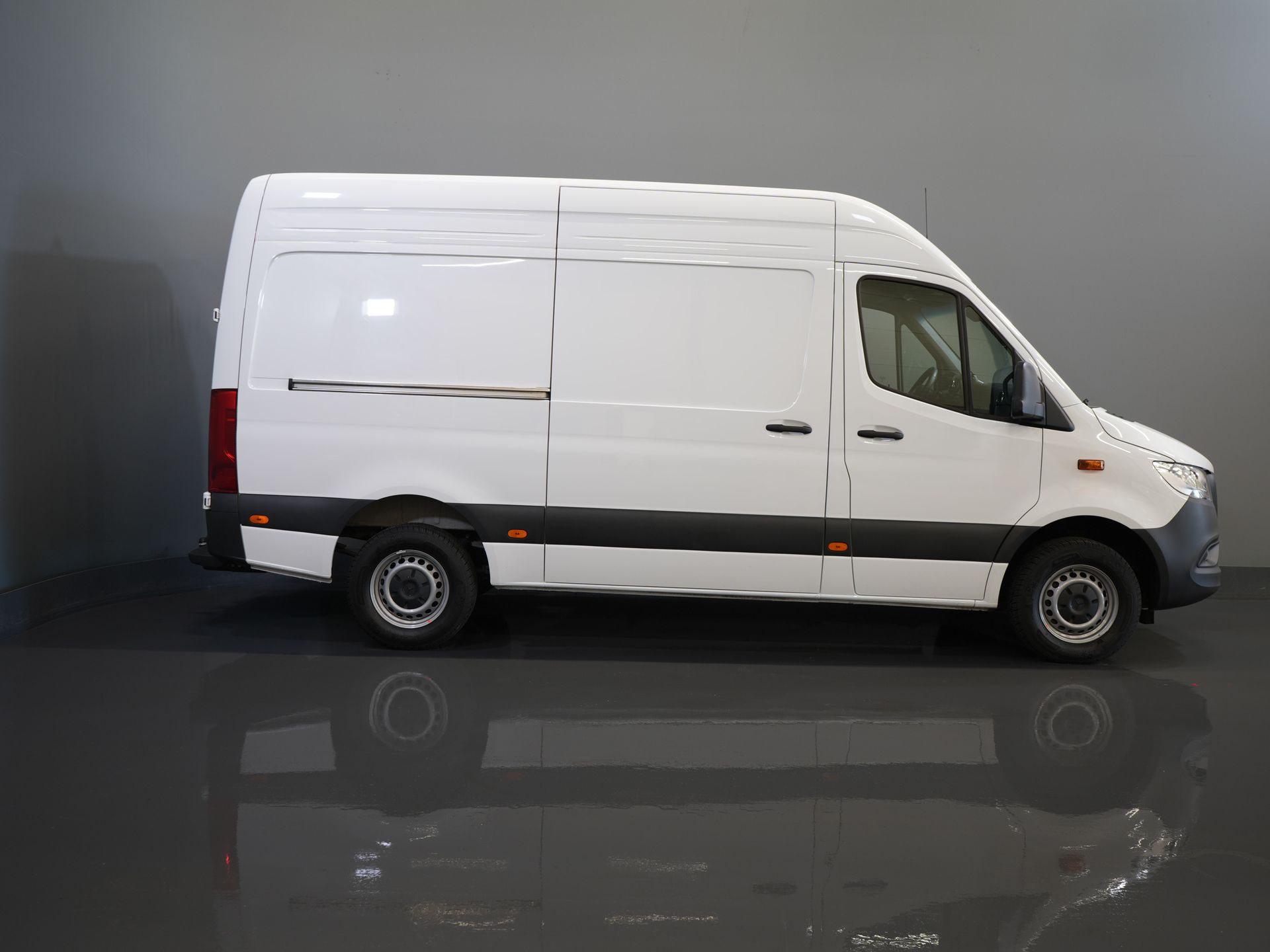 Mercedes-Benz Sprinter Van 317 CDI Aut. L2H2 BPM FREE! Scaun electric/ 270 Gr. uși/ Încălzire scaune/ Navi/ Cameră/ Cruise/ Airco/ DAB