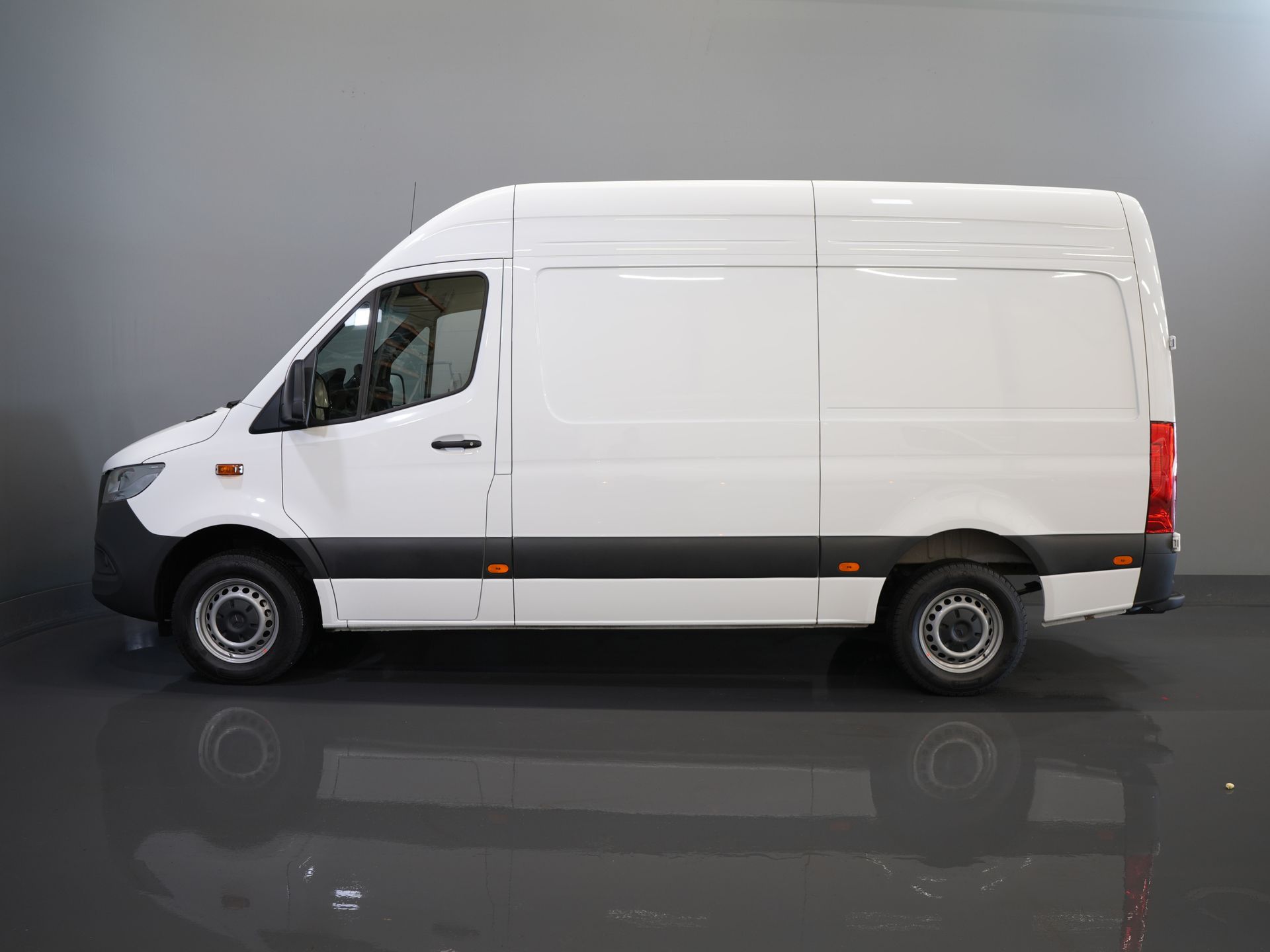Mercedes-Benz Sprinter Van 317 CDI Aut. L2H2 BPM FREE! Scaun electric/ 270 Gr. uși/ Încălzire scaune/ Navi/ Cameră/ Cruise/ Airco/ DAB