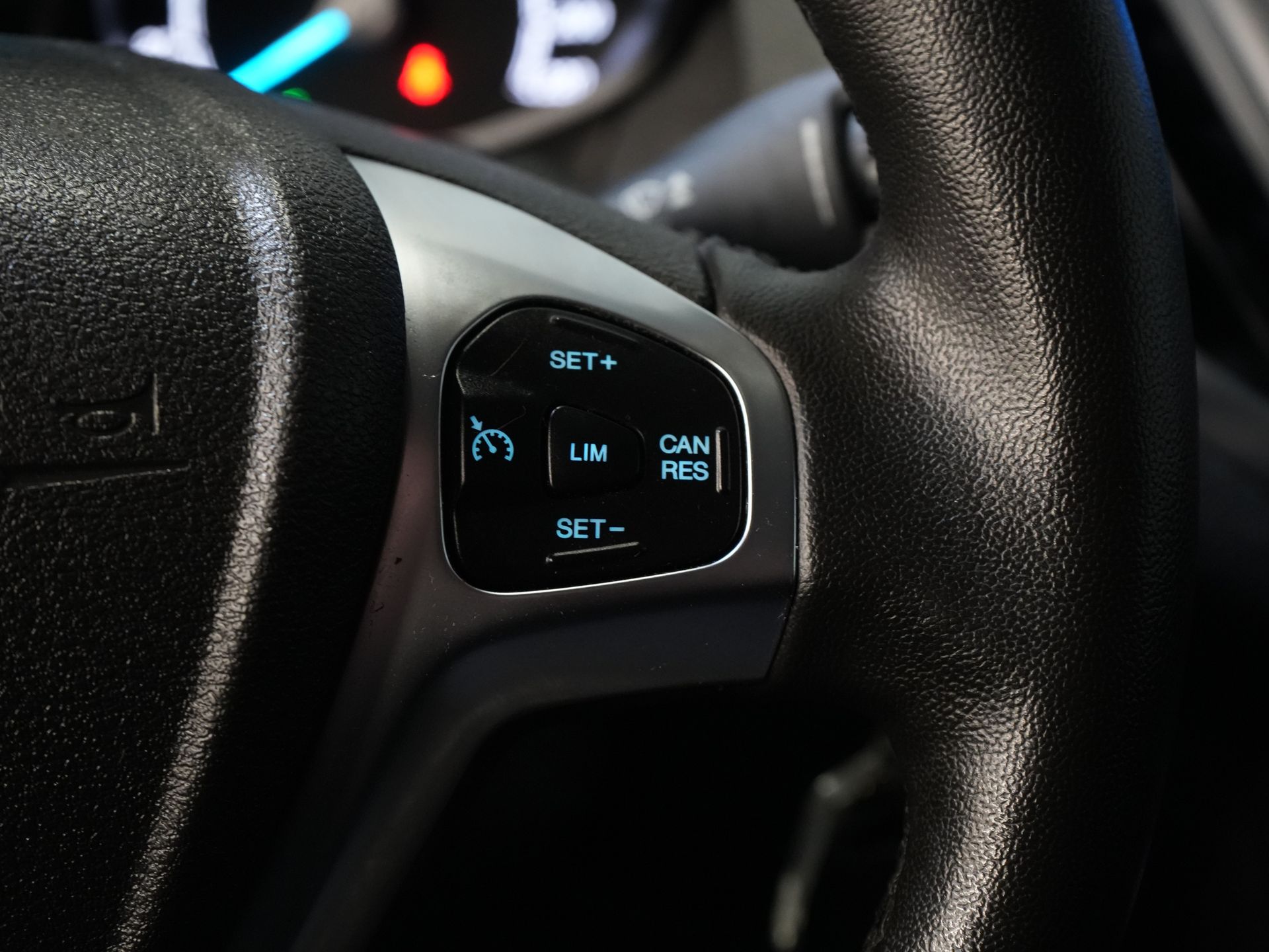 Ford Transit Courier Van 1.5 TDCI 100 ch Limited Sièges / Pare-brise / Navi / Carplay / Caméra / Climatisation / PDC / LMV / Croisière / Attelage