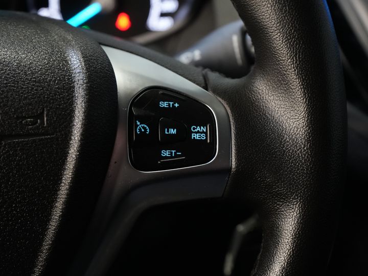 Ford Transit Courier Van 1.5 TDCI 100 ch Limited Sièges / Pare-brise / Navi / Carplay / Caméra / Climatisation / PDC / LMV / Croisière / Attelage