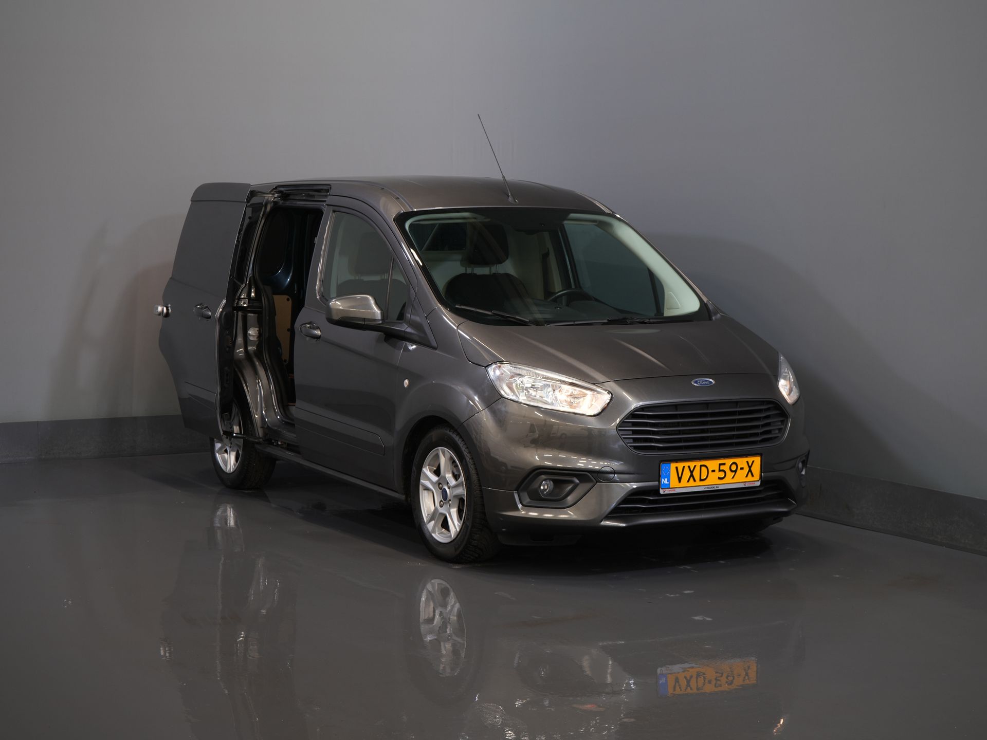 Ford Transit Courier Van 1.5 TDCI 100 ch Limited Sièges / Pare-brise / Navi / Carplay / Caméra / Climatisation / PDC / LMV / Croisière / Attelage