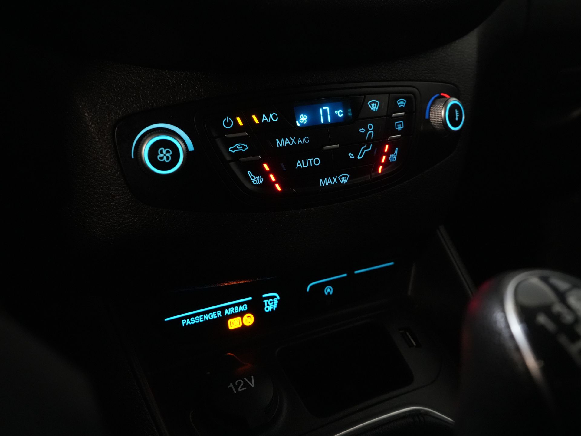 Ford Transit Courier Van 1.5 TDCI 100 ch Limited Sièges / Pare-brise / Navi / Carplay / Caméra / Climatisation / PDC / LMV / Croisière / Attelage