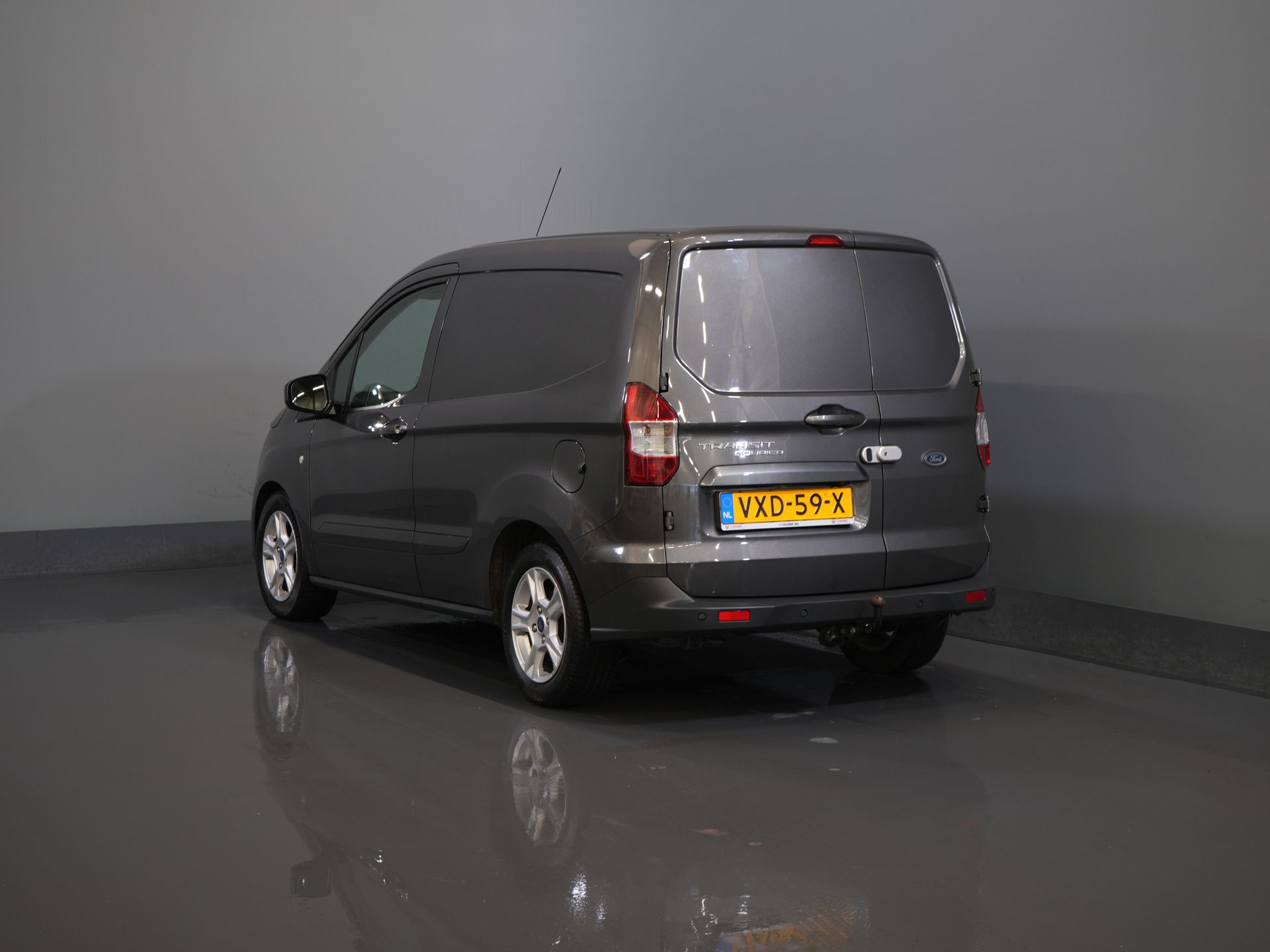 Ford Transit Courier Van 1.5 TDCI 100 ch Limited Sièges / Pare-brise / Navi / Carplay / Caméra / Climatisation / PDC / LMV / Croisière / Attelage