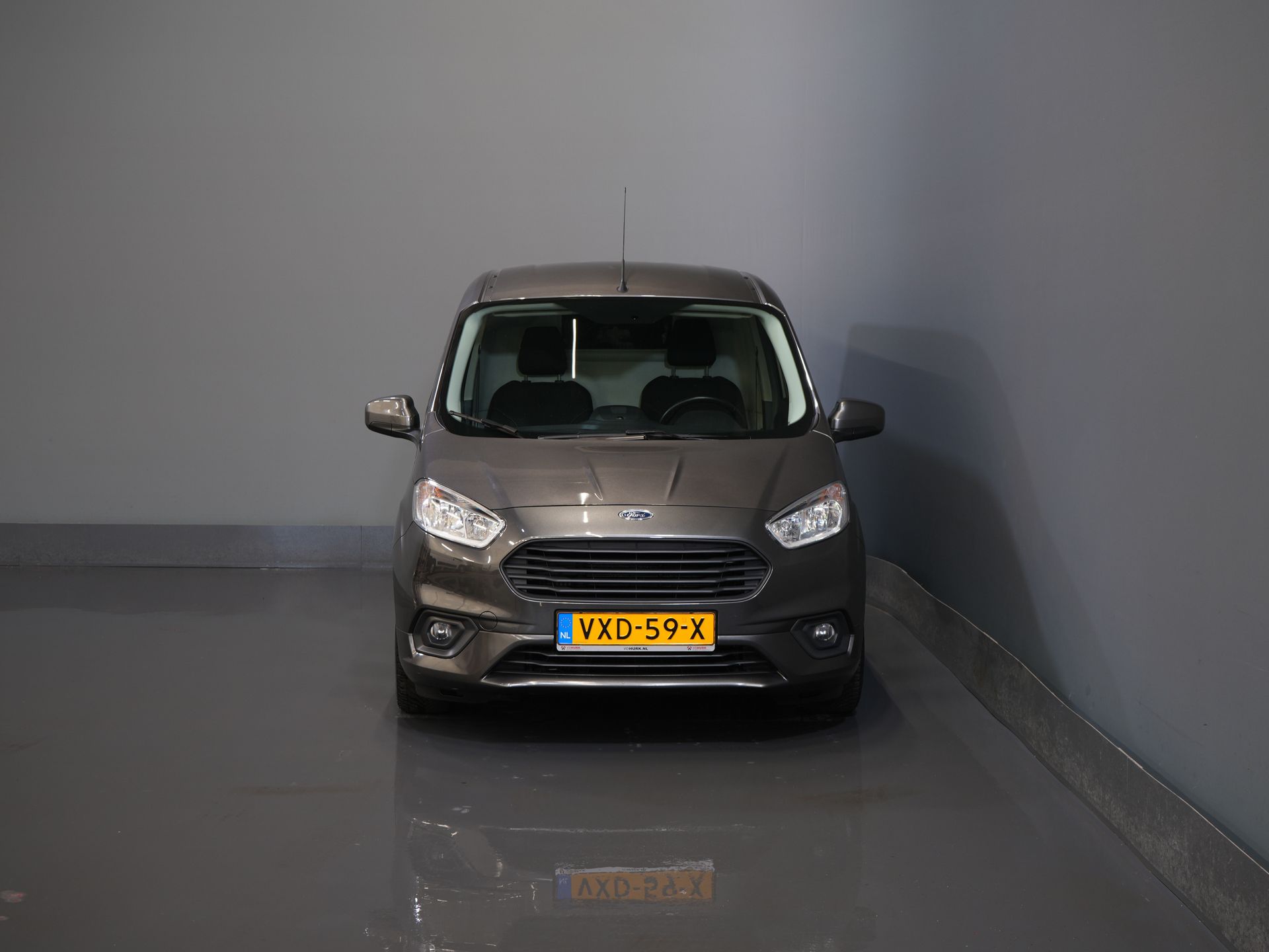 Ford Transit Courier Van 1.5 TDCI 100 ch Limited Sièges / Pare-brise / Navi / Carplay / Caméra / Climatisation / PDC / LMV / Croisière / Attelage