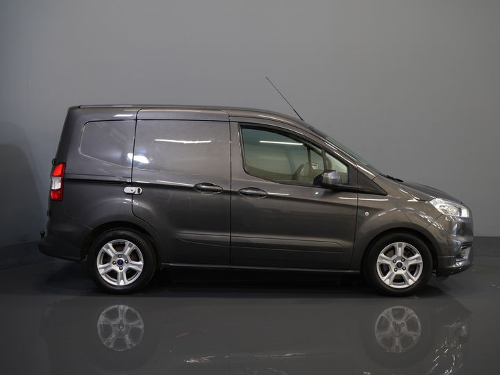 Ford Transit Courier Van 1.5 TDCI 100 ch Limited Sièges / Pare-brise / Navi / Carplay / Caméra / Climatisation / PDC / LMV / Croisière / Attelage