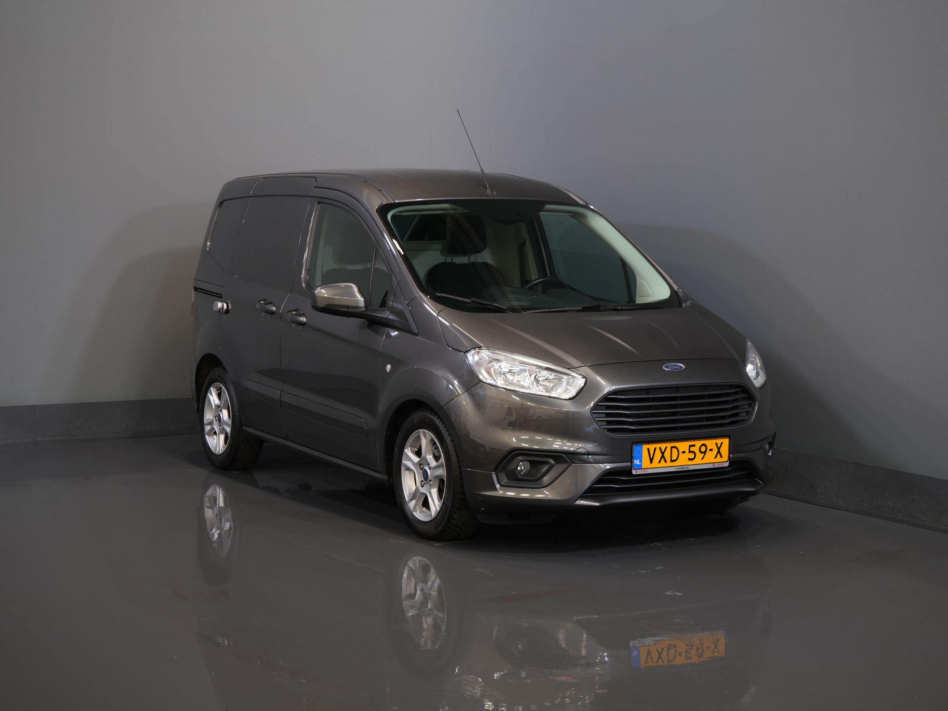 Ford Transit Courier Van 1.5 TDCI 100 ch Limited Sièges / Pare-brise / Navi / Carplay / Caméra / Climatisation / PDC / LMV / Croisière / Attelage