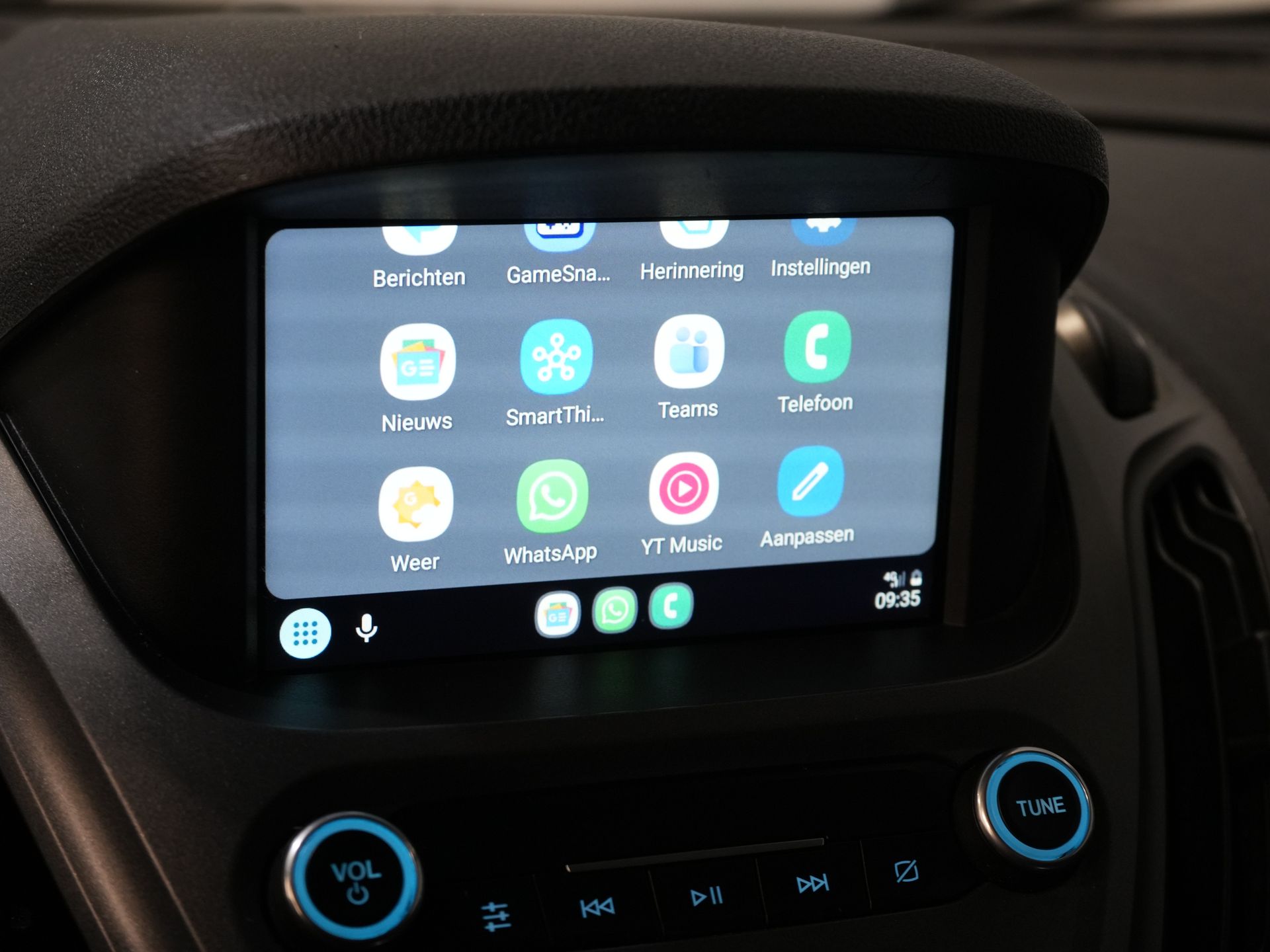 Ford Transit Courier Van 1.5 TDCI 100 ch Limited Sièges / Pare-brise / Navi / Carplay / Caméra / Climatisation / PDC / LMV / Croisière / Attelage