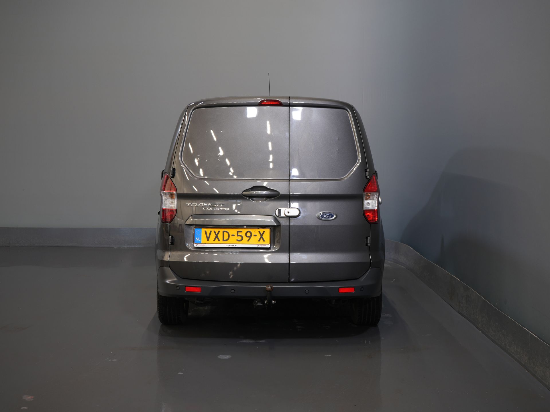 Ford Transit Courier Van 1.5 TDCI 100 ch Limited Sièges / Pare-brise / Navi / Carplay / Caméra / Climatisation / PDC / LMV / Croisière / Attelage