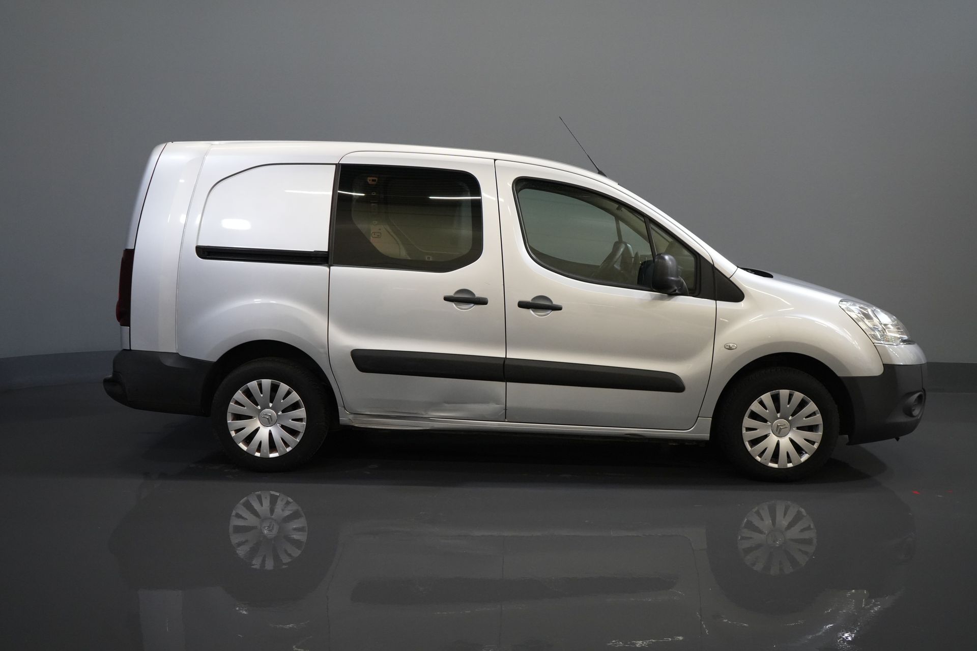 Citroën Berlingo Van 1.6 HDI 90 hp L2 EXPORT ONLY 3 Pers./ NL-car/ Navi/ Airco/ Towbar
