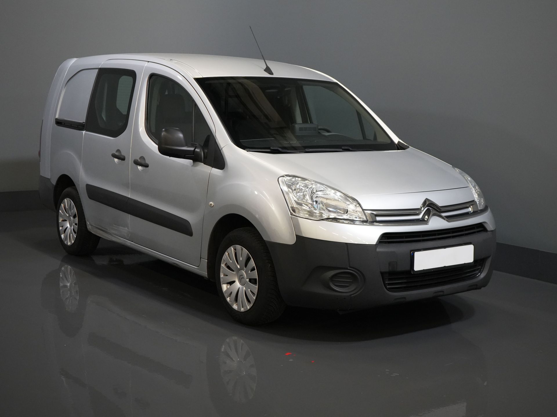 Citroën Berlingo Furgón 1.6 HDI 90 CV (XL) L2 EXPORT ONLY 3 Pers./ NL-car/ Navi/ Airco/ Towbar