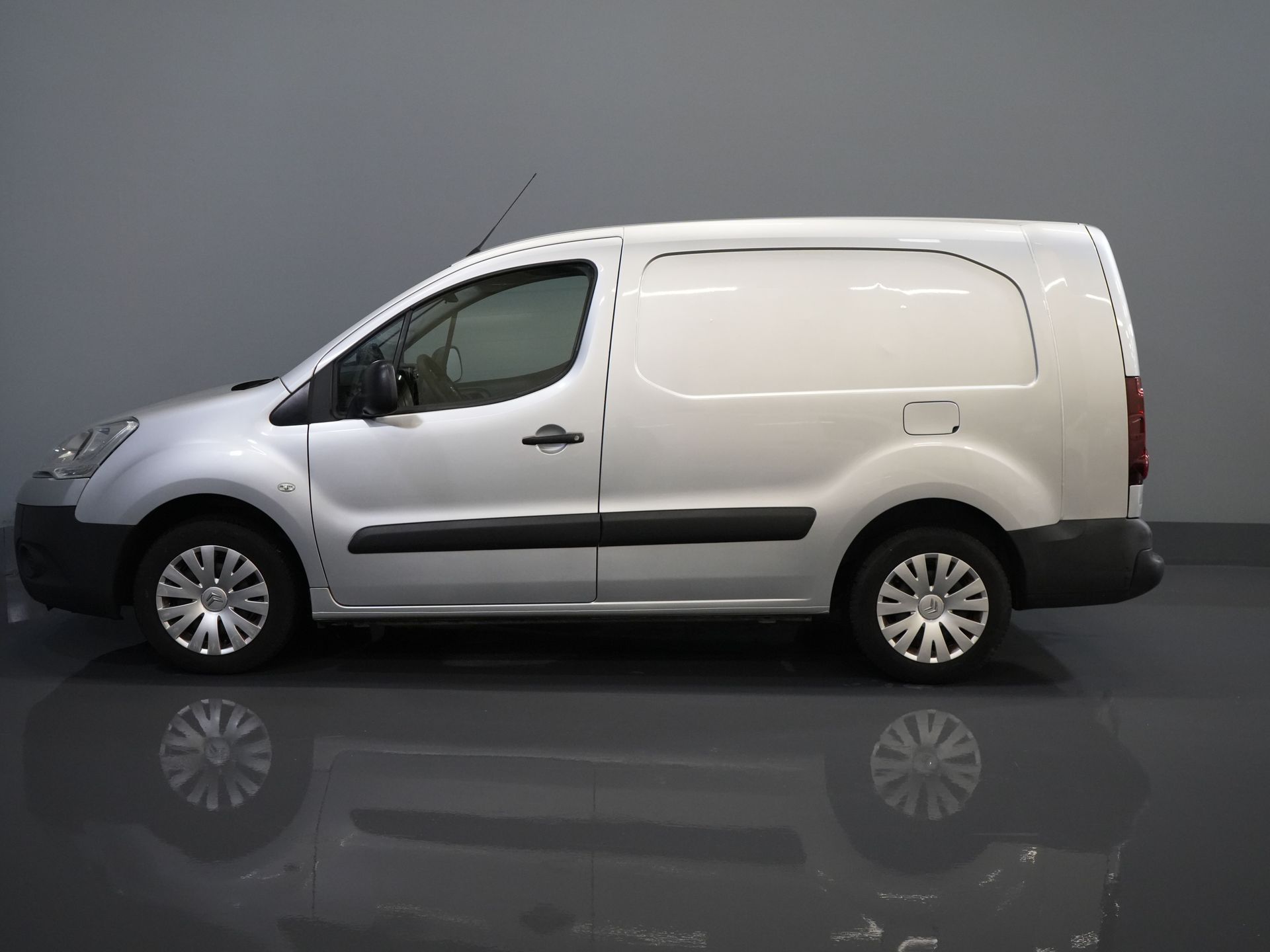 Citroën Berlingo Furgón 1.6 HDI 90 CV (XL) L2 EXPORT ONLY 3 Pers./ NL-car/ Navi/ Airco/ Towbar