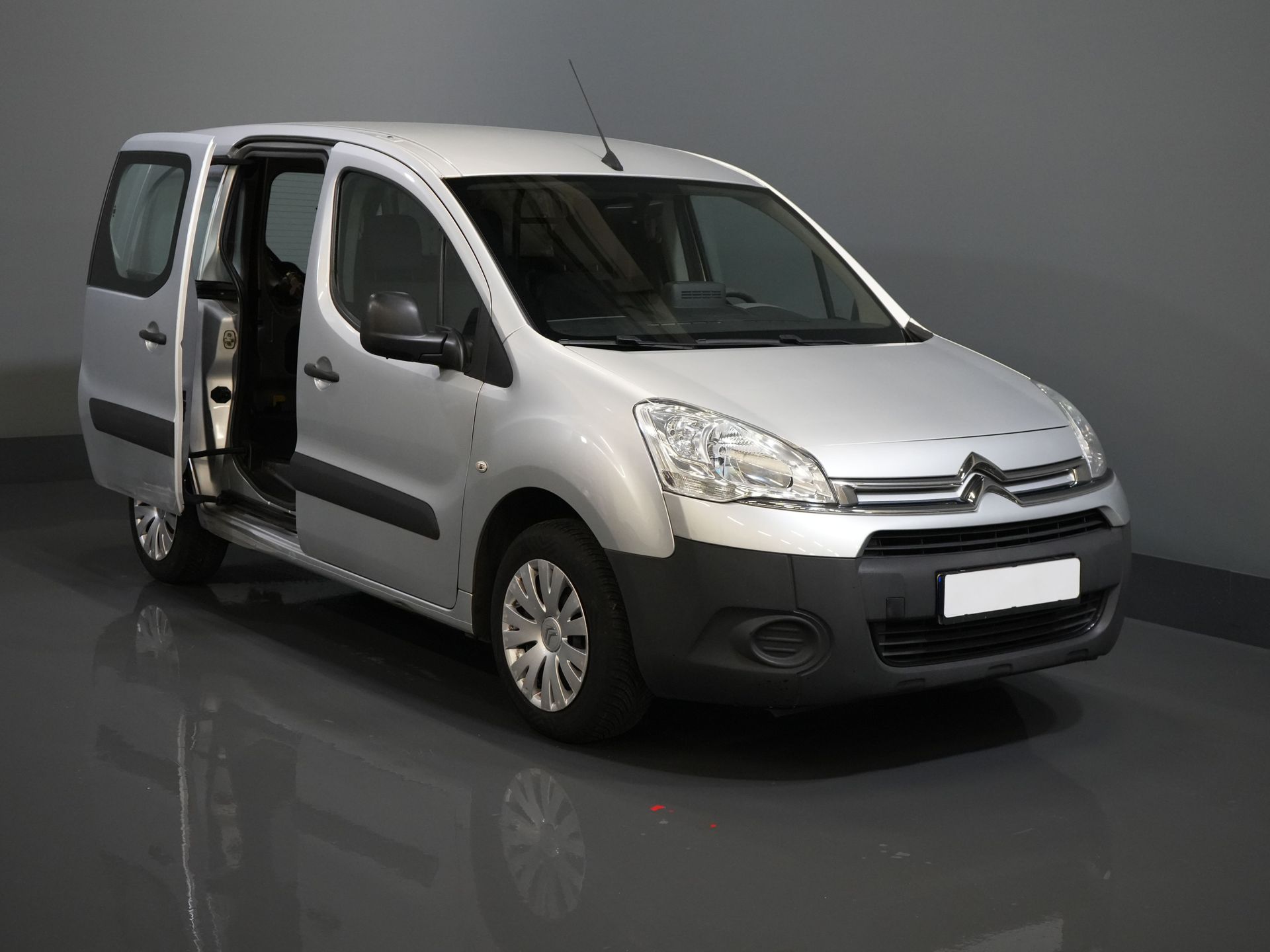 Citroën Berlingo Furgón 1.6 HDI 90 CV (XL) L2 EXPORT ONLY 3 Pers./ NL-car/ Navi/ Airco/ Towbar