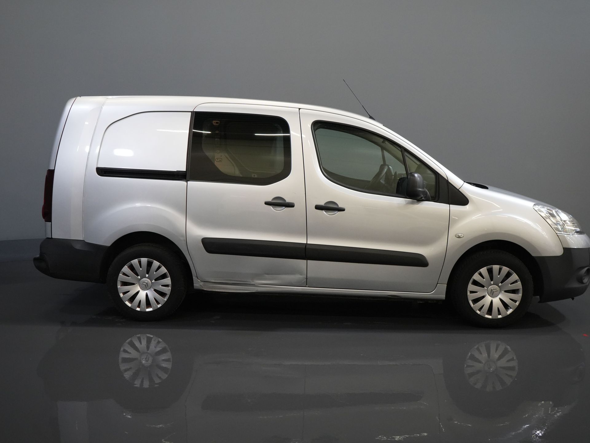 Citroën Berlingo Furgón 1.6 HDI 90 CV (XL) L2 EXPORT ONLY 3 Pers./ NL-car/ Navi/ Airco/ Towbar