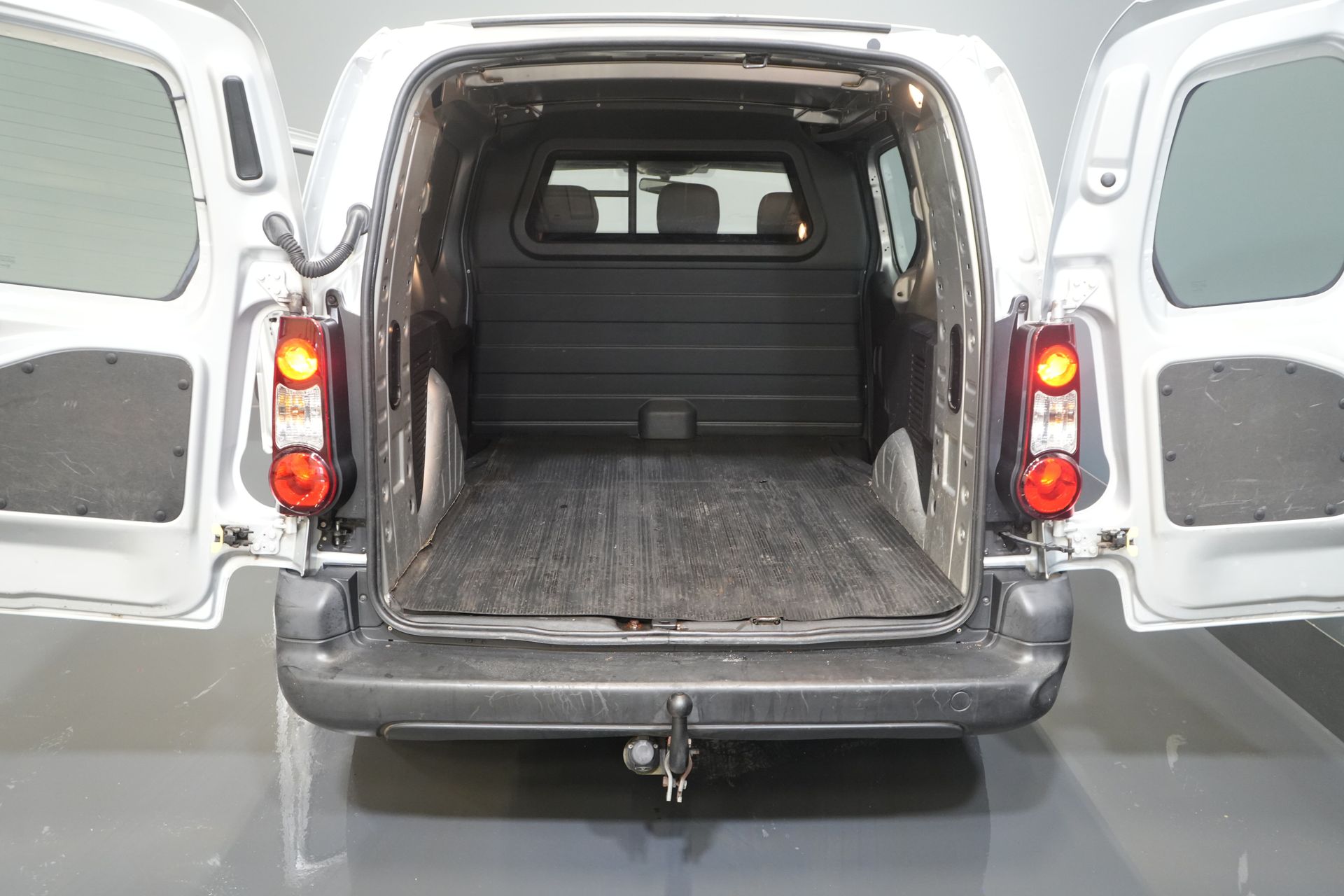 Citroën Berlingo Van 1.6 HDI 90 hp L2 EXPORT ONLY 3 Pers./ NL-car/ Navi/ Airco/ Towbar