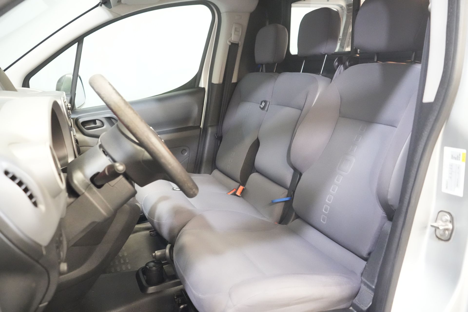 Citroën Berlingo Van 1.6 HDI 90 hp L2 EXPORT ONLY 3 Pers./ NL-car/ Navi/ Airco/ Towbar