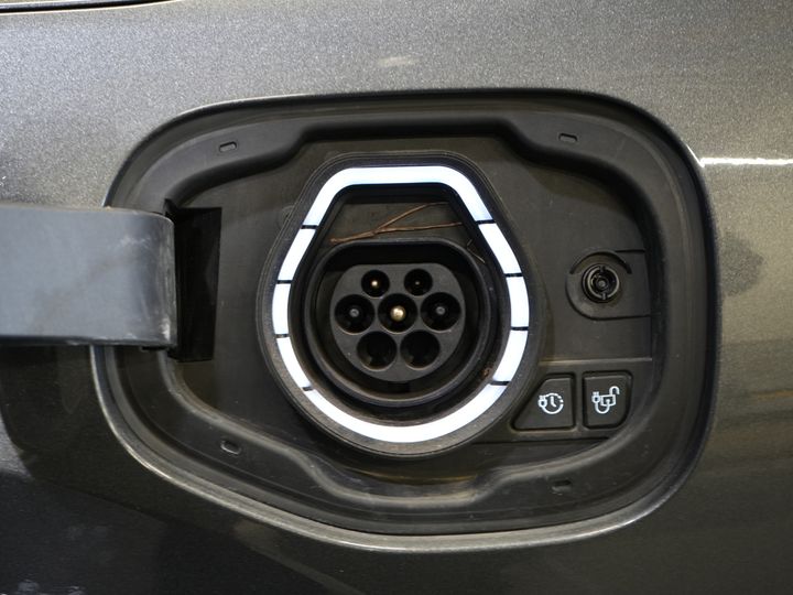 Ford Kuga SUV 2.5 PHEV 225 ch ST-Line LED/ Head-Up/ Adapt.cruise/ Keyless/ Elek.flap/ Stoelverw/ Steeringverw./ Carplay/ Navi/ Climate/ PDC