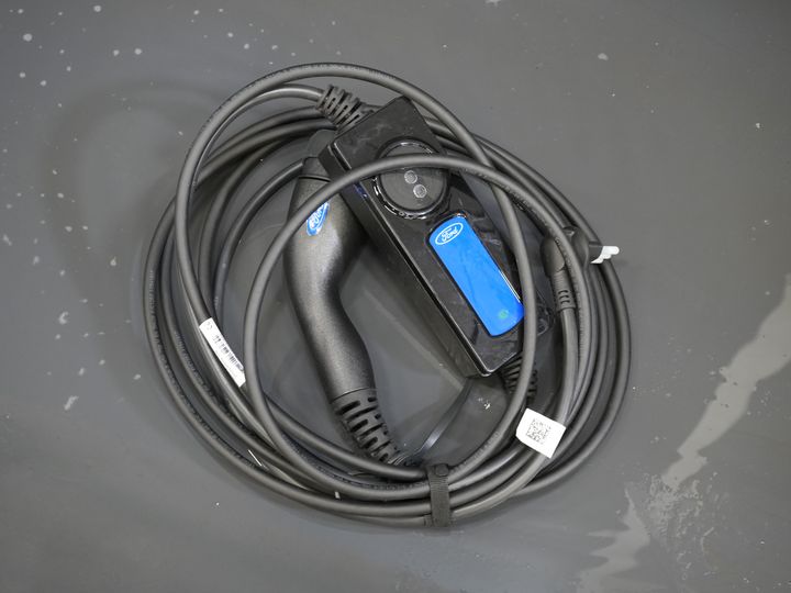 Ford Kuga SUV 2.5 PHEV 225 ch ST-Line LED/ Head-Up/ Adapt.cruise/ Keyless/ Elek.flap/ Stoelverw/ Steeringverw./ Carplay/ Navi/ Climate/ PDC