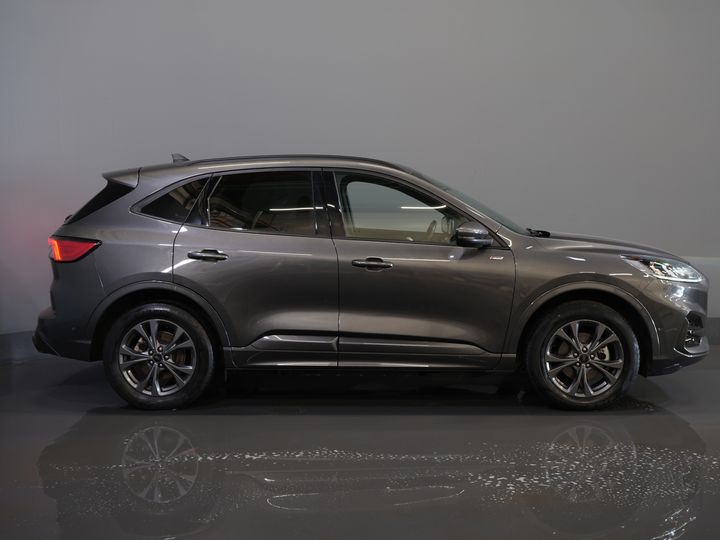 Ford Kuga SUV 2.5 PHEV 225 ch ST-Line LED/ Head-Up/ Adapt.cruise/ Keyless/ Elek.flap/ Stoelverw/ Steeringverw./ Carplay/ Navi/ Climate/ PDC