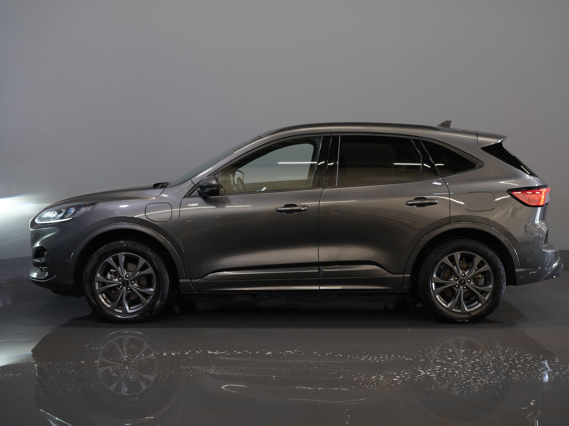 Ford Kuga SUV 2.5 PHEV 225 ch ST-Line LED/ Head-Up/ Adapt.cruise/ Keyless/ Elek.flap/ Stoelverw/ Steeringverw./ Carplay/ Navi/ Climate/ PDC