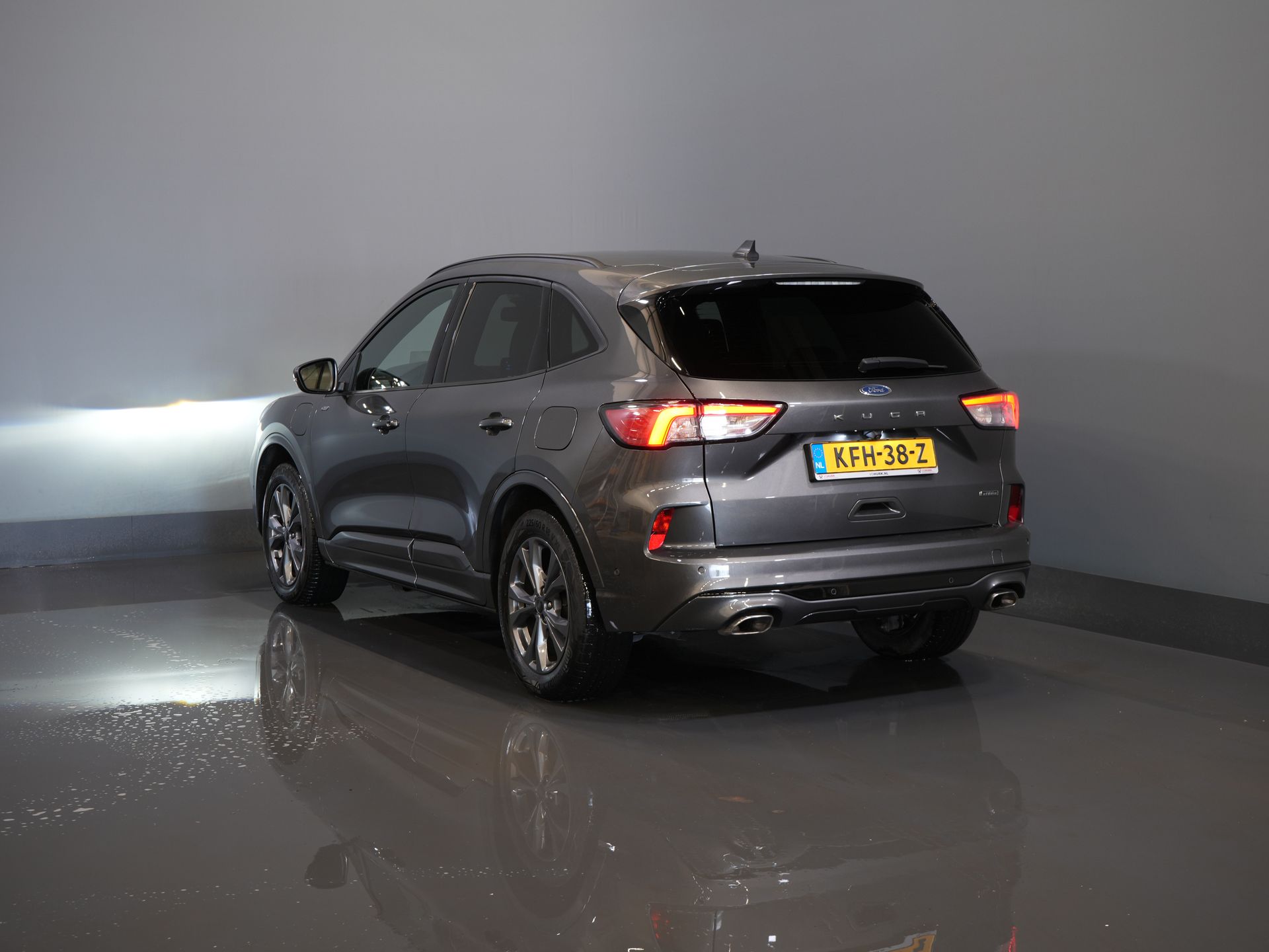 Ford Kuga SUV 2.5 PHEV 225 ch ST-Line LED/ Head-Up/ Adapt.cruise/ Keyless/ Elek.flap/ Stoelverw/ Steeringverw./ Carplay/ Navi/ Climate/ PDC