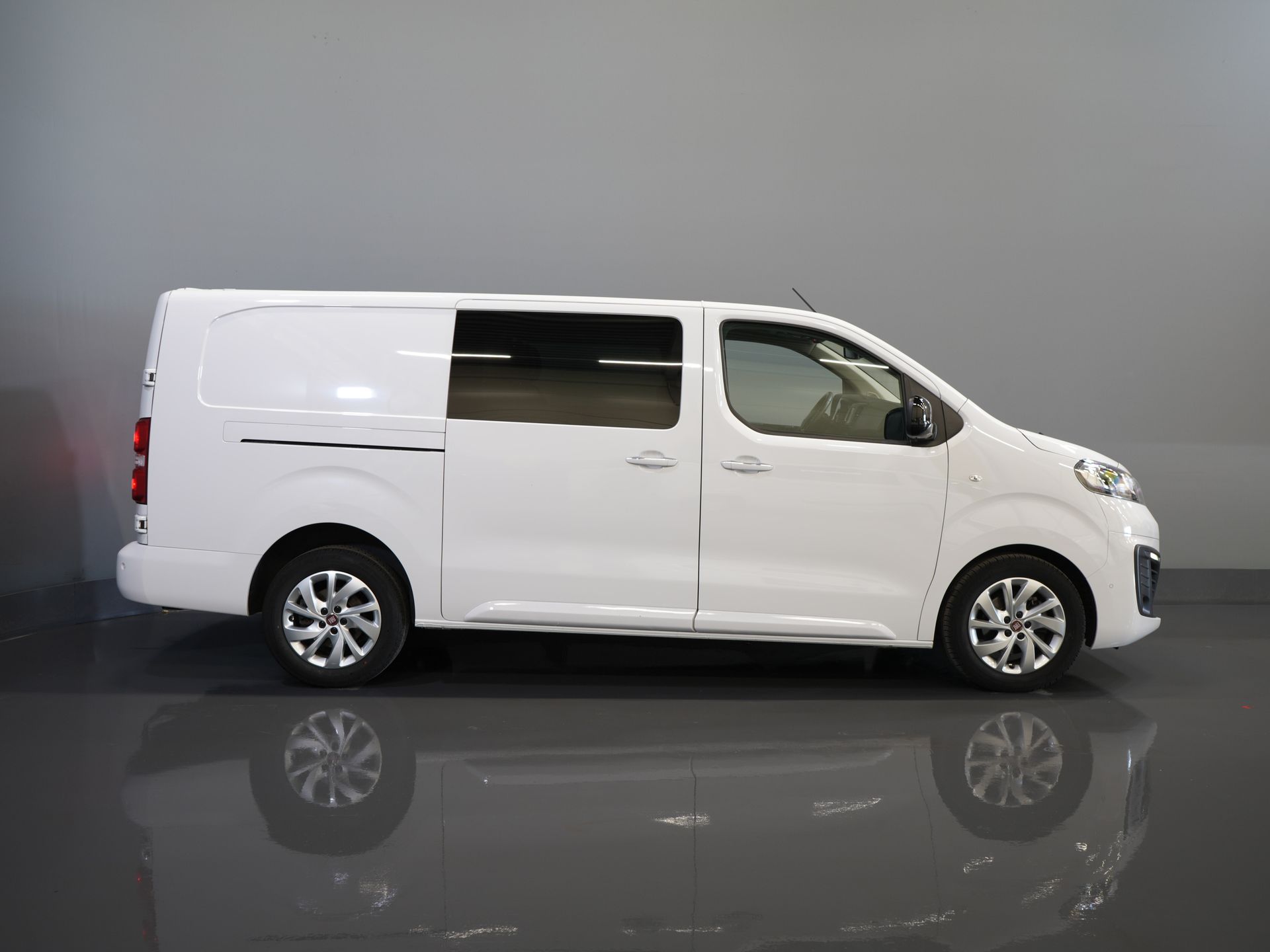 Fiat Scudo Bestelbus 2.0 MJ 180 pk Aut. DC Dubbel Cabine BPM VRIJ! Adapt.Cruise/ Xenon/ Climate/ Keyless/ Carplay/ NL Auto/ PDC