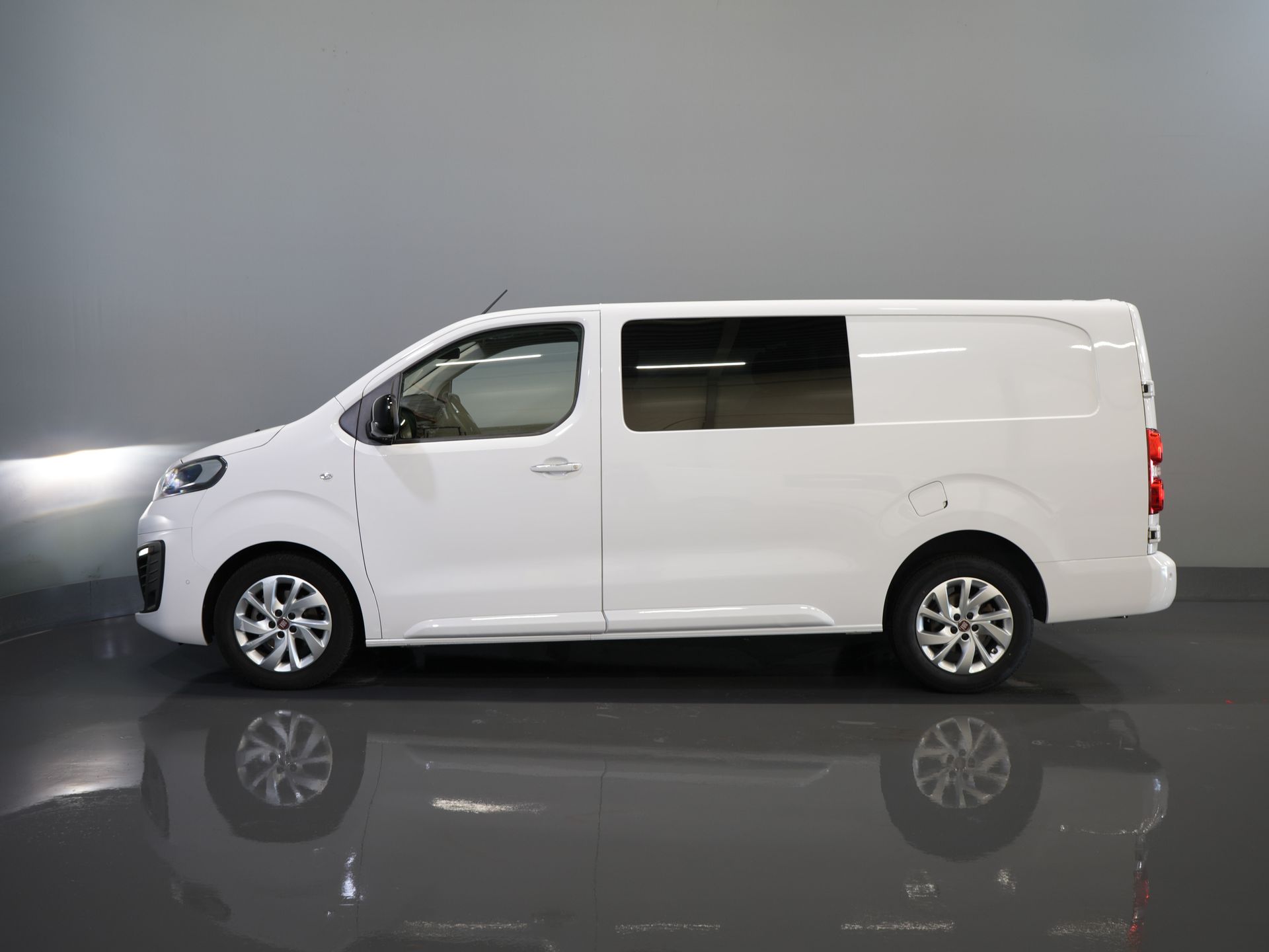 Fiat Scudo Bestelbus 2.0 MJ 180 pk Aut. DC Dubbel Cabine BPM VRIJ! Adapt.Cruise/ Xenon/ Climate/ Keyless/ Carplay/ NL Auto/ PDC