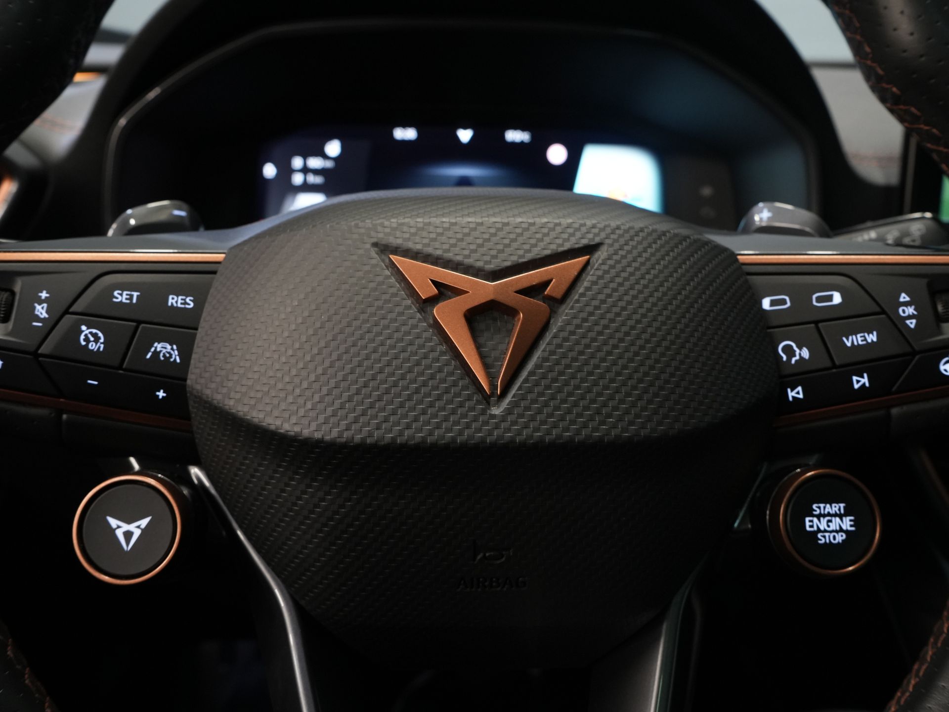 CUPRA Formentor SUV 1.4 e-Hybrid 245 ch VZ Performance Pano/ Elek.Valve/ Elek.Towbar/ Leather/ Alarm III/ Mem.Seat/ Adapt.Cruise/ Matrix/ Seatverw.