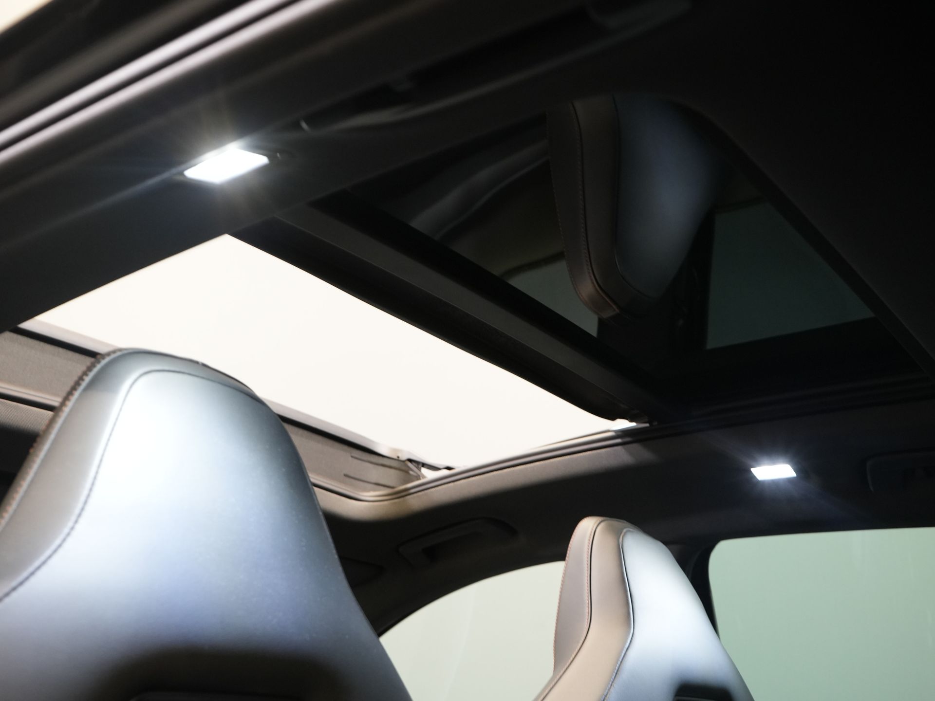 CUPRA Formentor SUV 1.4 e-Hybrid 245 ch VZ Performance Pano/ Elek.Valve/ Elek.Towbar/ Leather/ Alarm III/ Mem.Seat/ Adapt.Cruise/ Matrix/ Seatverw.