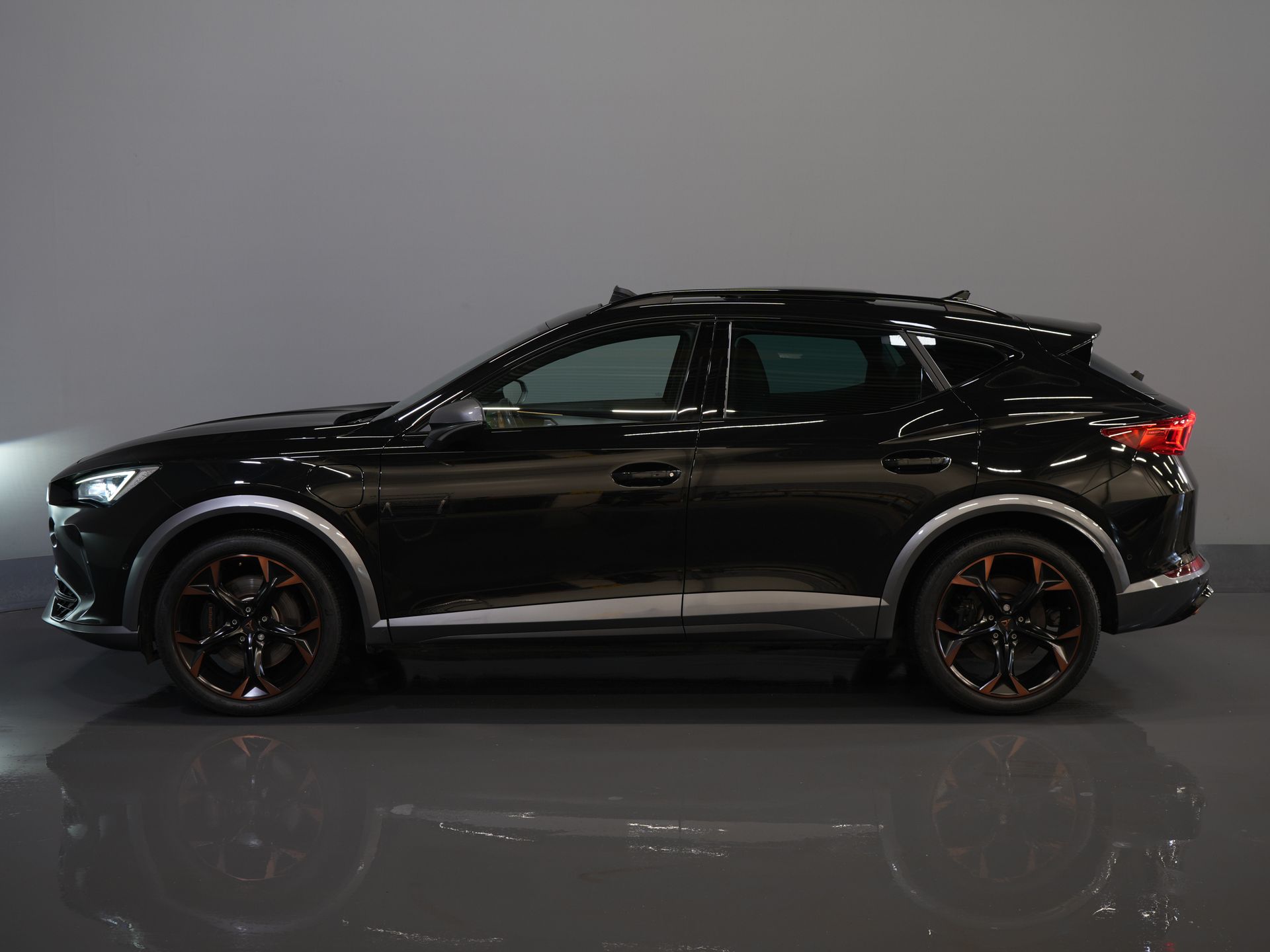 CUPRA Formentor SUV 1.4 e-Hybrid 245 ch VZ Performance Pano/ Elek.Valve/ Elek.Towbar/ Leather/ Alarm III/ Mem.Seat/ Adapt.Cruise/ Matrix/ Seatverw.