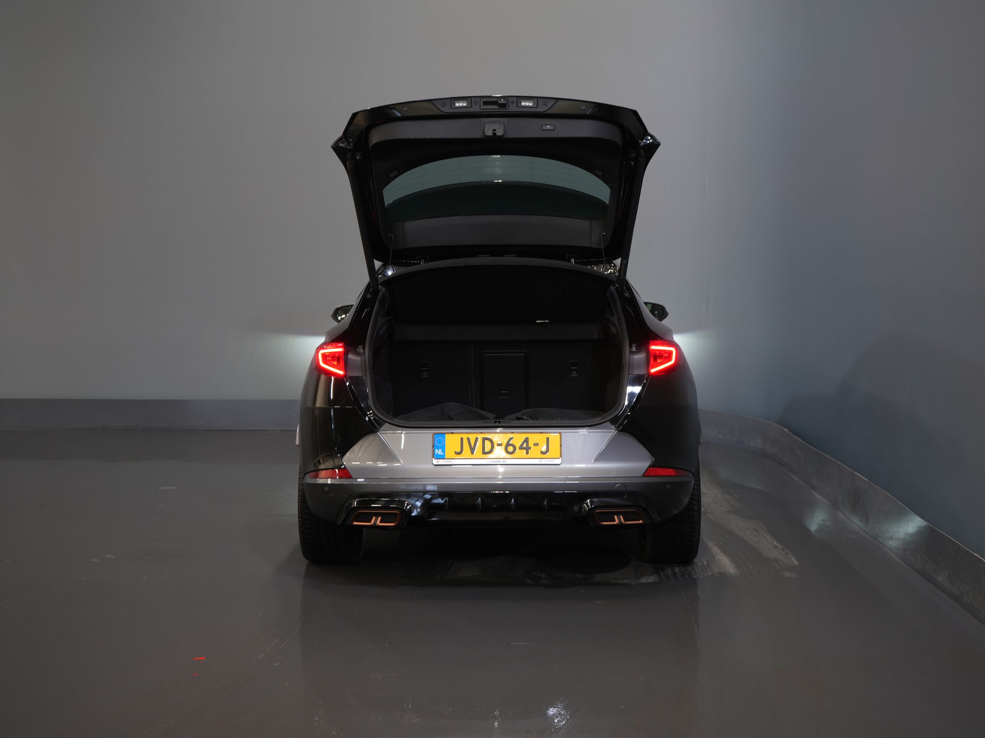 CUPRA Formentor SUV 1.4 e-Hybrid 245 ch VZ Performance Pano/ Elek.Valve/ Elek.Towbar/ Leather/ Alarm III/ Mem.Seat/ Adapt.Cruise/ Matrix/ Seatverw.