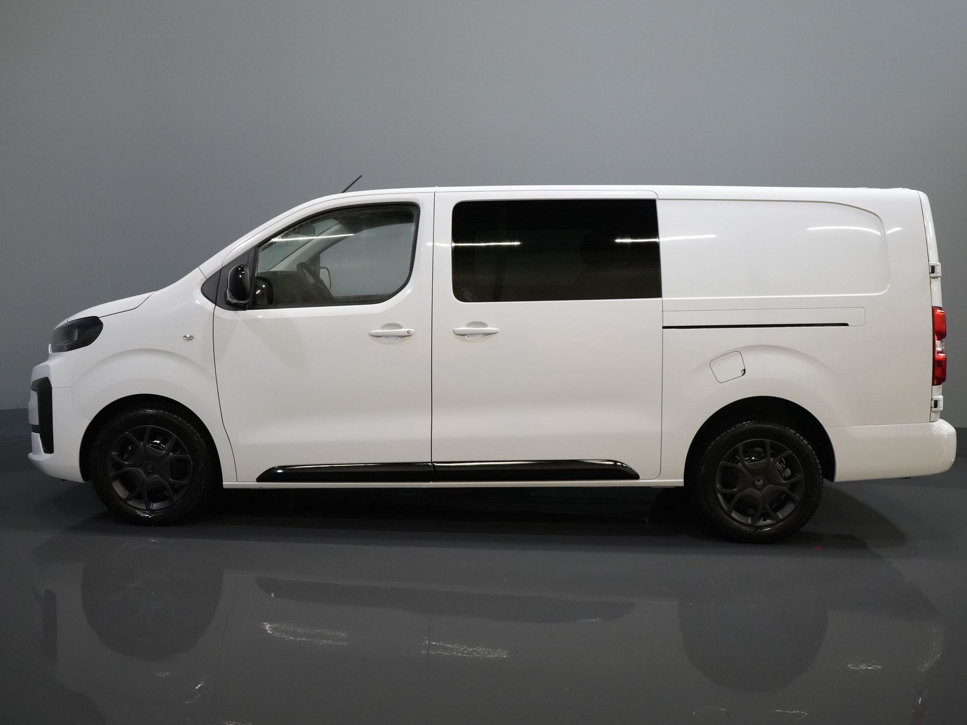 Citroën Jumpy Van 2.0 HDI 180 CP Aut DC Cabină dublă BPM GRATUIT! 2x Ușă glisantă/ Virtual Cockpit/ Navi/ Carplay/ Cameră/ PDC/ Cruise/ Bara de remorcare/ Aer