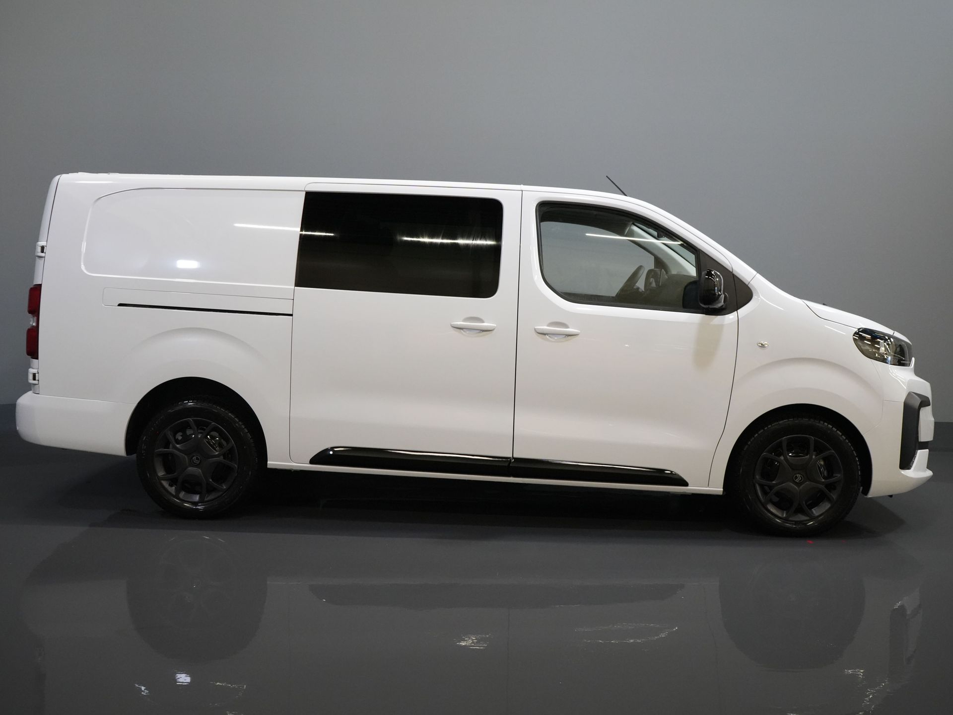 Citroën Jumpy Van 2.0 HDI 180 CP Aut DC Cabină dublă BPM GRATUIT! 2x Ușă glisantă/ Virtual Cockpit/ Navi/ Carplay/ Cameră/ PDC/ Cruise/ Bara de remorcare/ Aer