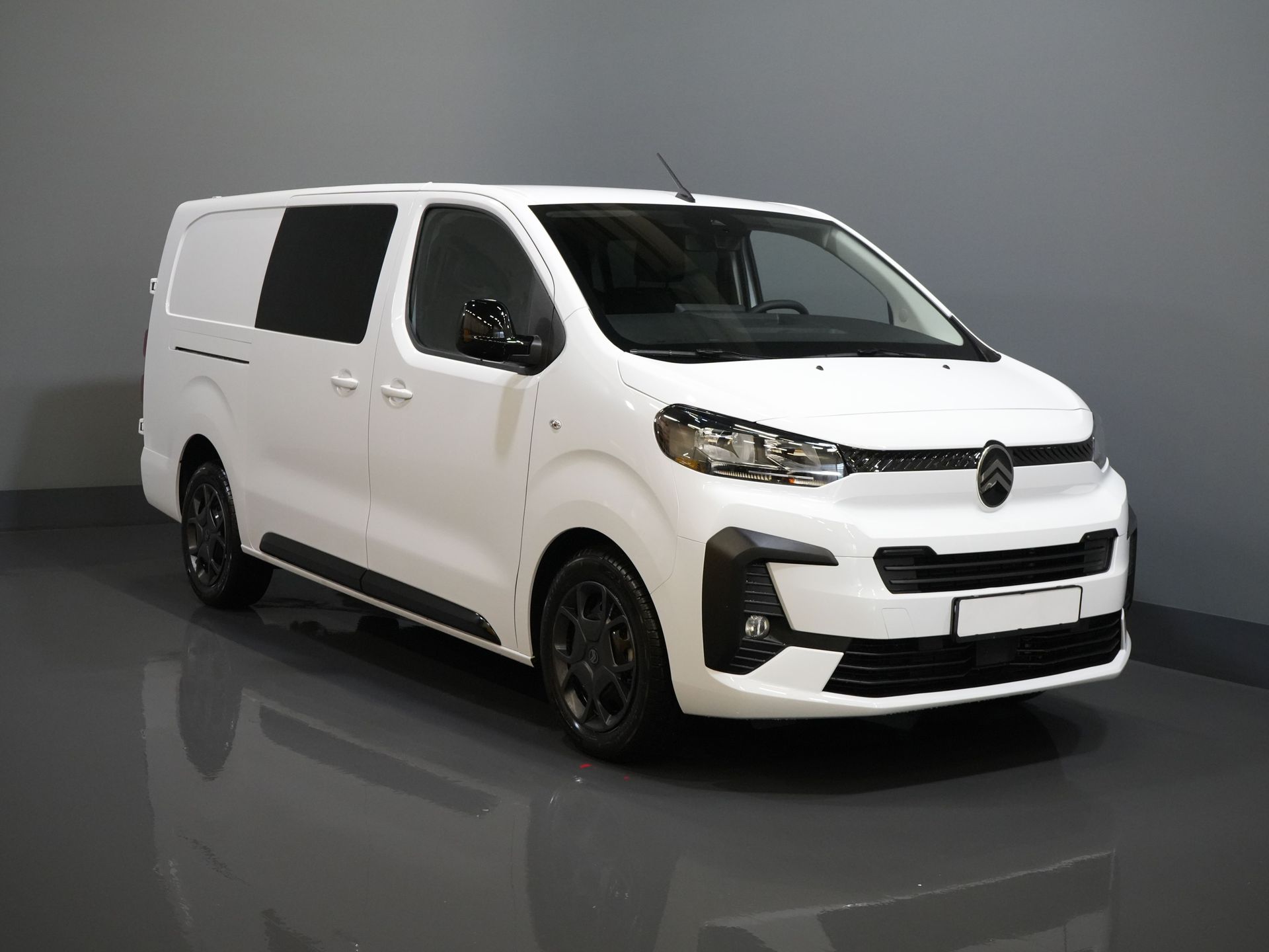Citroën Jumpy Van 2.0 HDI 180 к.с. Aut DC Double Cab BPM БЕЗКОШТОВНО! 2х розсувні двері / Віртуальна кабіна / Наві / Carplay / Камера / PDC / Круїз / Фаркоп / Повітря