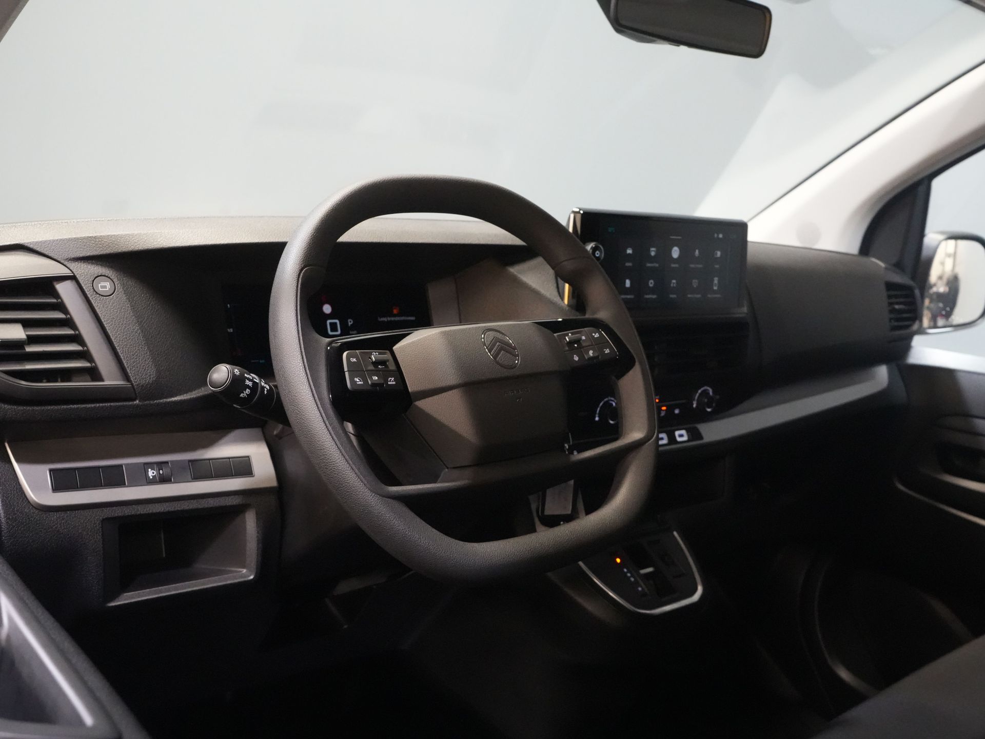 Citroën Jumpy Van 2.0 HDI 180 CP Aut DC Cabină dublă BPM GRATUIT! 2x Ușă glisantă/ Virtual Cockpit/ Navi/ Carplay/ Cameră/ PDC/ Cruise/ Bara de remorcare/ Aer