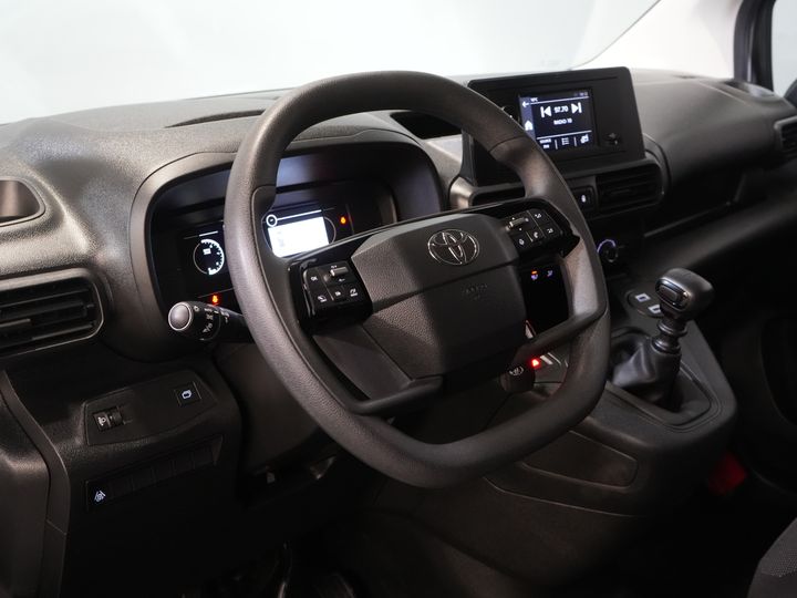 Ford E-Transit Custom Van Trend 65 kWh 330 km WLTP Garanție până în 2029/ LED/ Încălzire stand/ Încărcător rapid/ 2.3t Echipament remorcare/ Volan/ Încălzire scaune/ Carplay/ Cameră