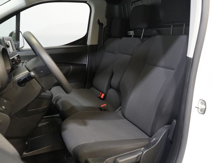 Ford E-Transit Custom Van Trend 65 kWh 330 km WLTP Garanție până în 2029/ LED/ Încălzire stand/ Încărcător rapid/ 2.3t Echipament remorcare/ Volan/ Încălzire scaune/ Carplay/ Cameră