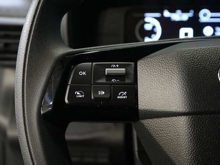 Ford E-Transit Custom Van Trend 65 kWh 330 km WLTP Garanție până în 2029/ LED/ Încălzire stand/ Încărcător rapid/ 2.3t Echipament remorcare/ Volan/ Încălzire scaune/ Carplay/ Cameră