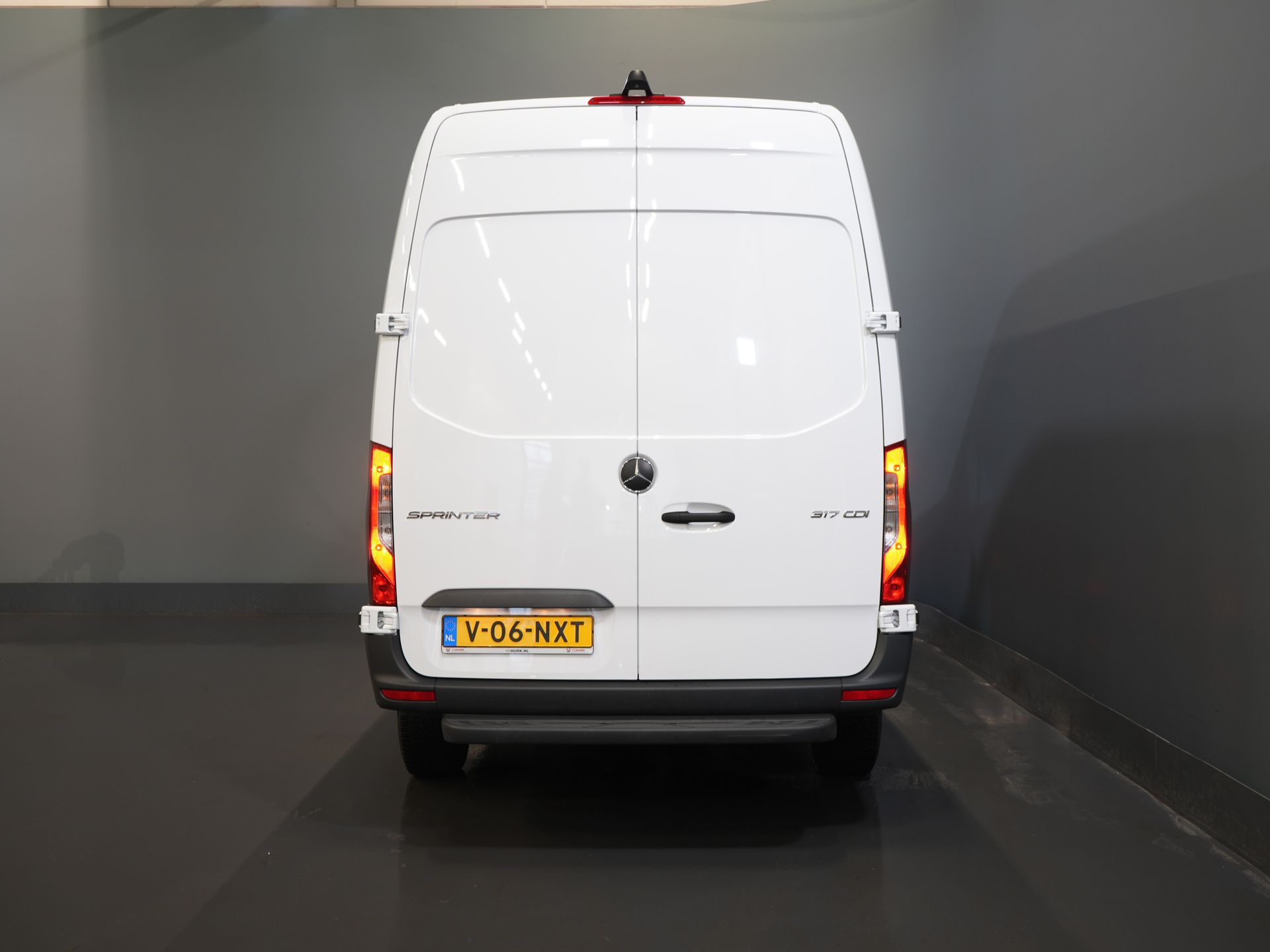 Mercedes-Benz Sprinter Van 317 CDI Aut. L2H2 BPM FREE! 3.5t Anhängelast/ Montierter Sitz/ 270 Gr. Türen/ Sitzheizung/Navi/ Kamera/ Cruise/ Airco/ DAB