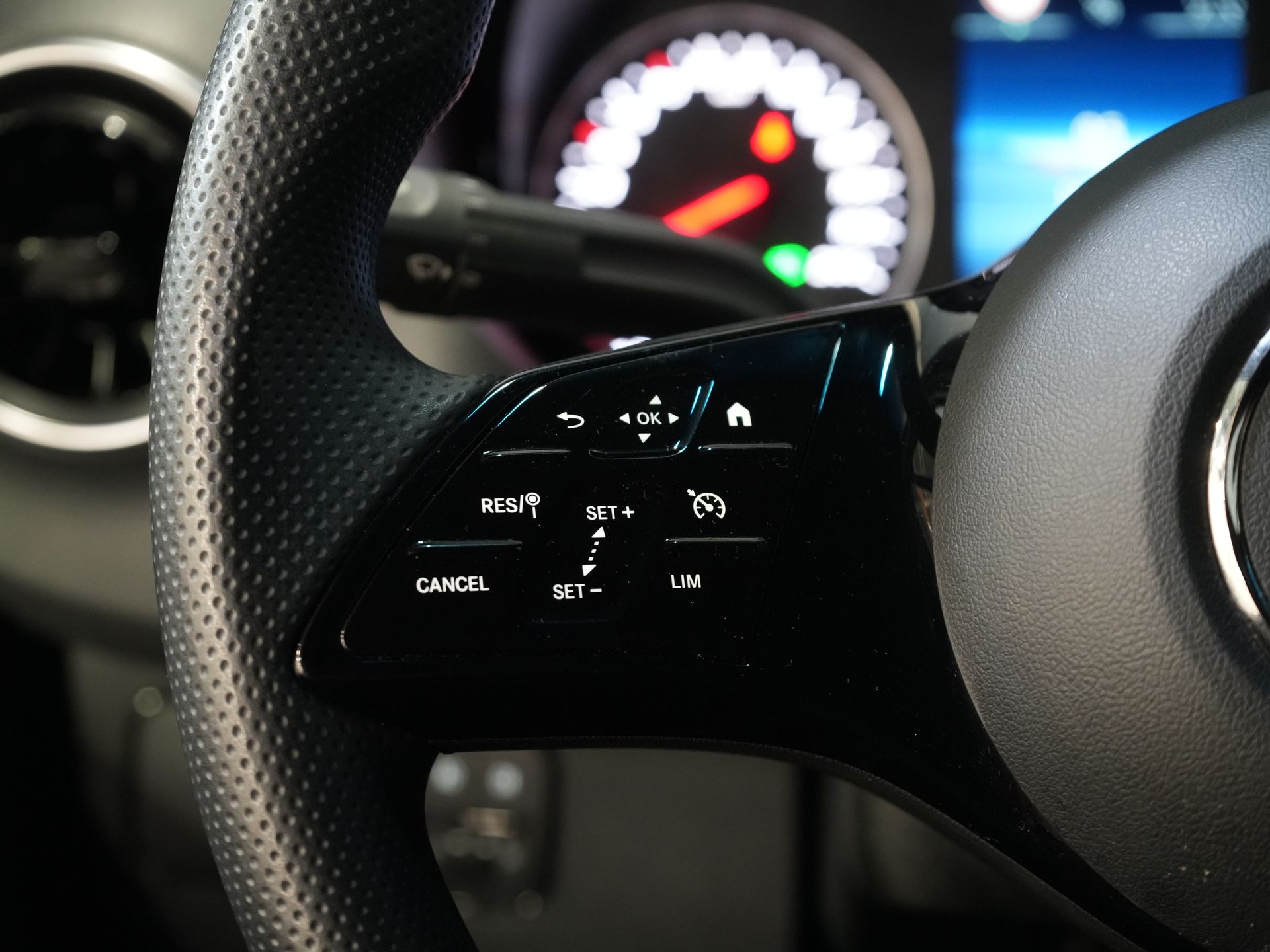 Mercedes-Benz Sprinter Van 317 CDI Aut. L2H2 BPM FREE! 3.5t Anhängelast/ Montierter Sitz/ 270 Gr. Türen/ Sitzheizung/Navi/ Kamera/ Cruise/ Airco/ DAB