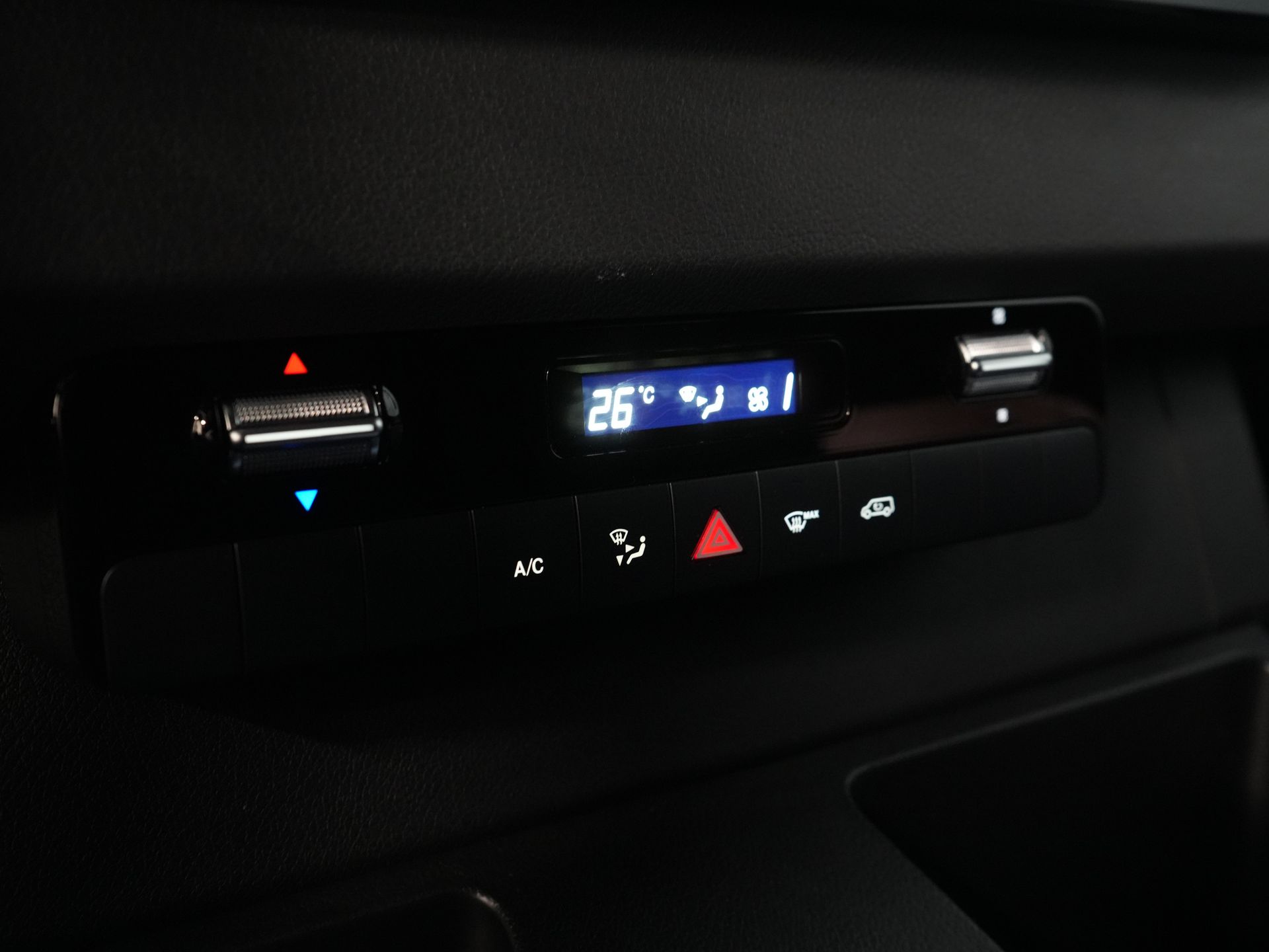 Mercedes-Benz Sprinter Van 317 CDI Aut. L2H2 BPM FREE! 3.5t Anhängelast/ Montierter Sitz/ 270 Gr. Türen/ Sitzheizung/Navi/ Kamera/ Cruise/ Airco/ DAB