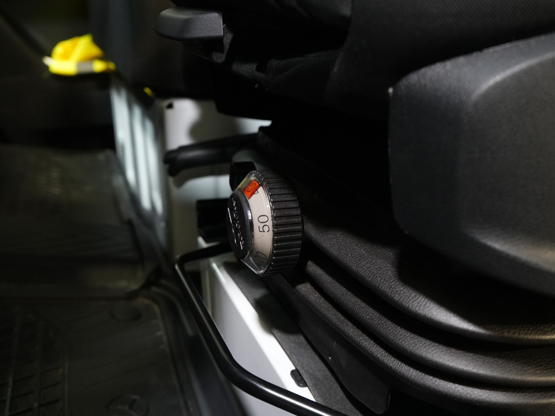 Mercedes-Benz Sprinter Van 317 CDI Aut. L2H2 BPM FREE! 3.5t Anhängelast/ Montierter Sitz/ 270 Gr. Türen/ Sitzheizung/Navi/ Kamera/ Cruise/ Airco/ DAB